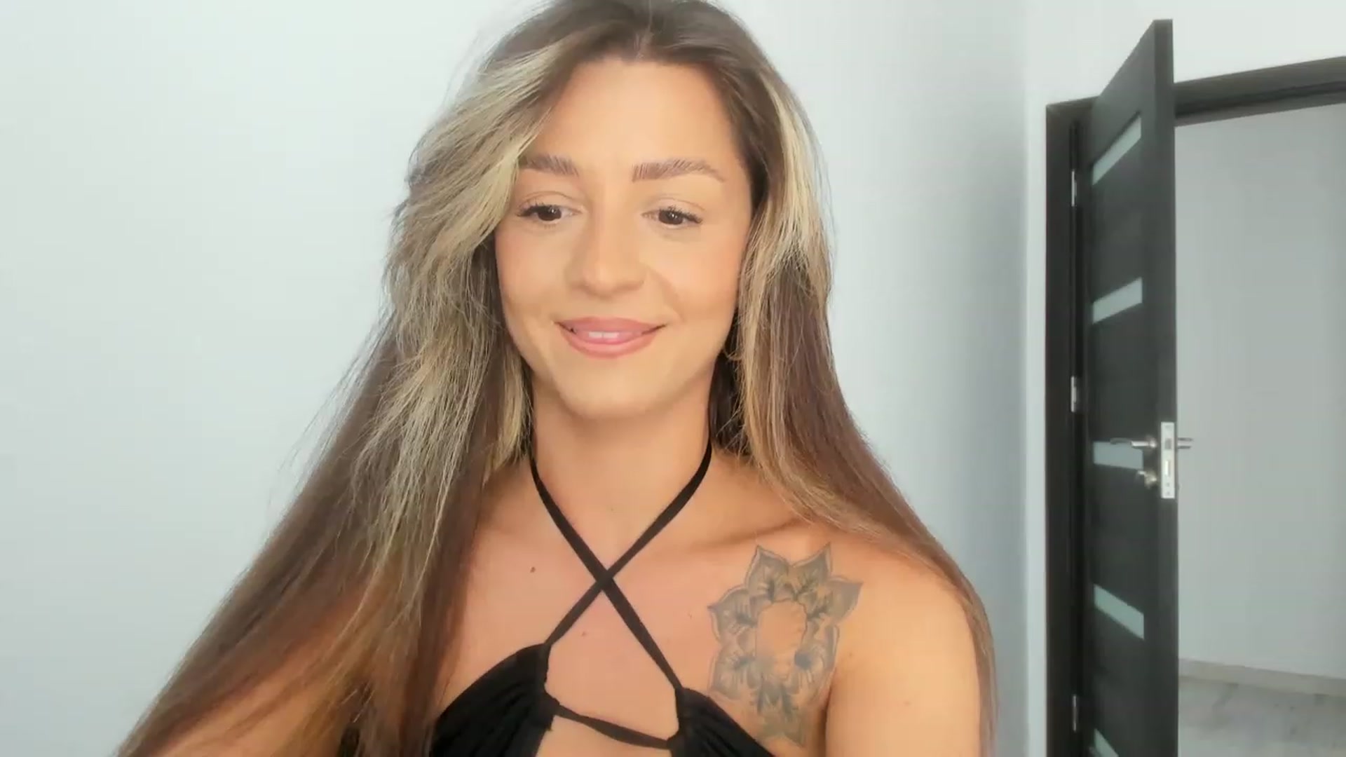 Gallery image thumbnail from Eve___'s myfreecams stream on, 06/27/2023, 08:48 image 17 of 20