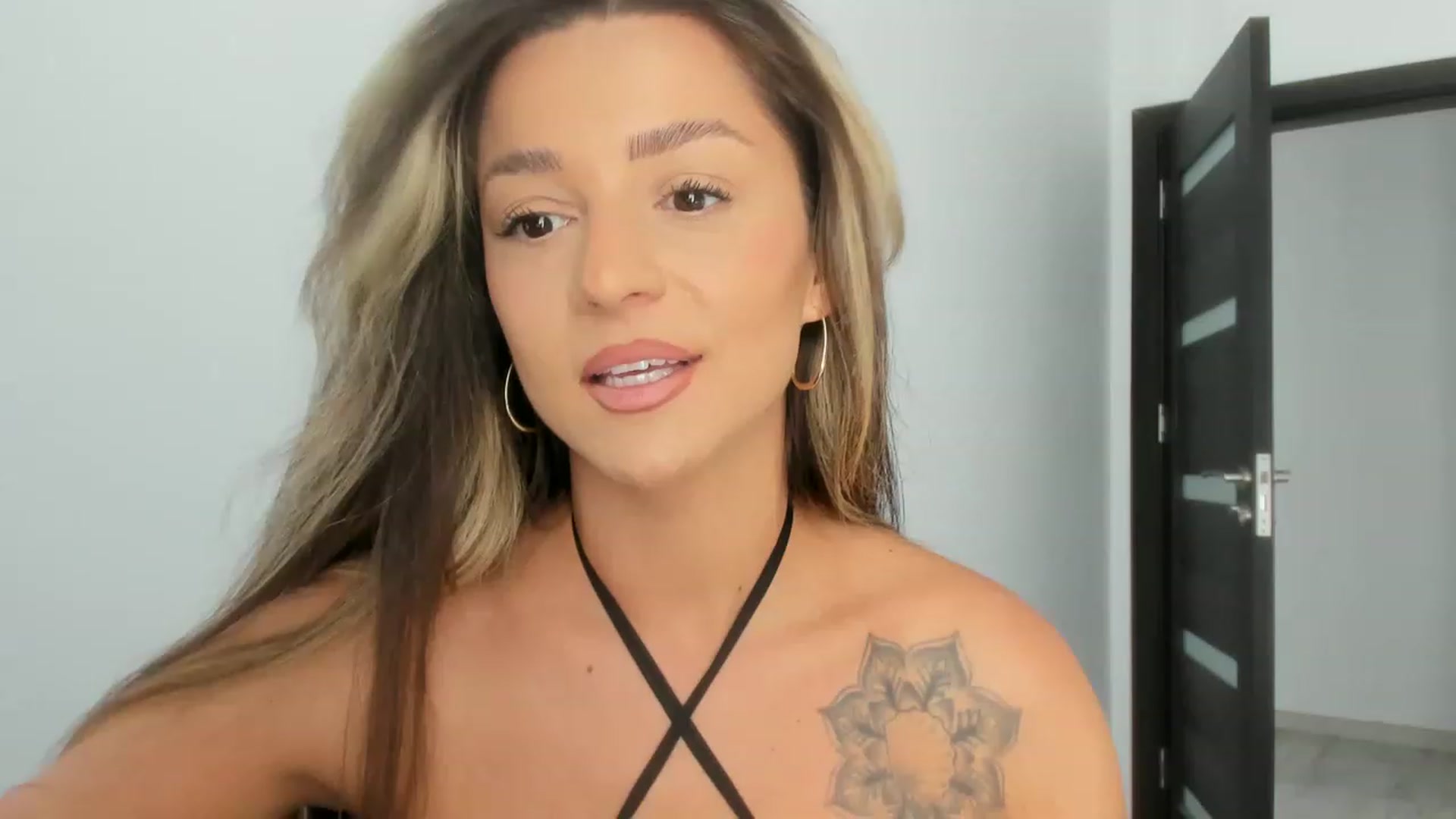 Gallery image thumbnail from Eve___'s myfreecams stream on, 06/27/2023, 08:48 image 16 of 20