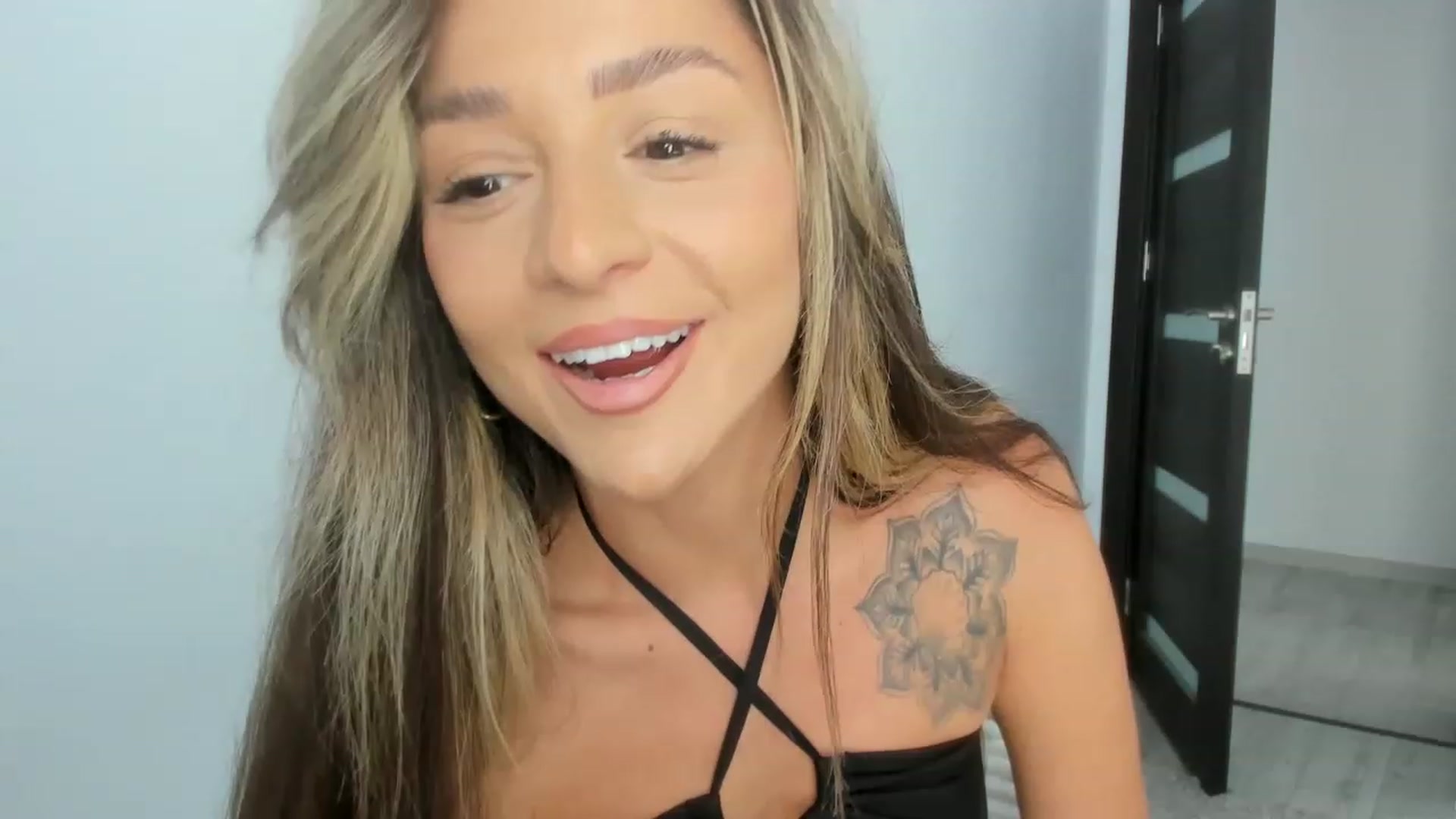 Gallery image thumbnail from Eve___'s myfreecams stream on, 06/27/2023, 08:48 image 4 of 20
