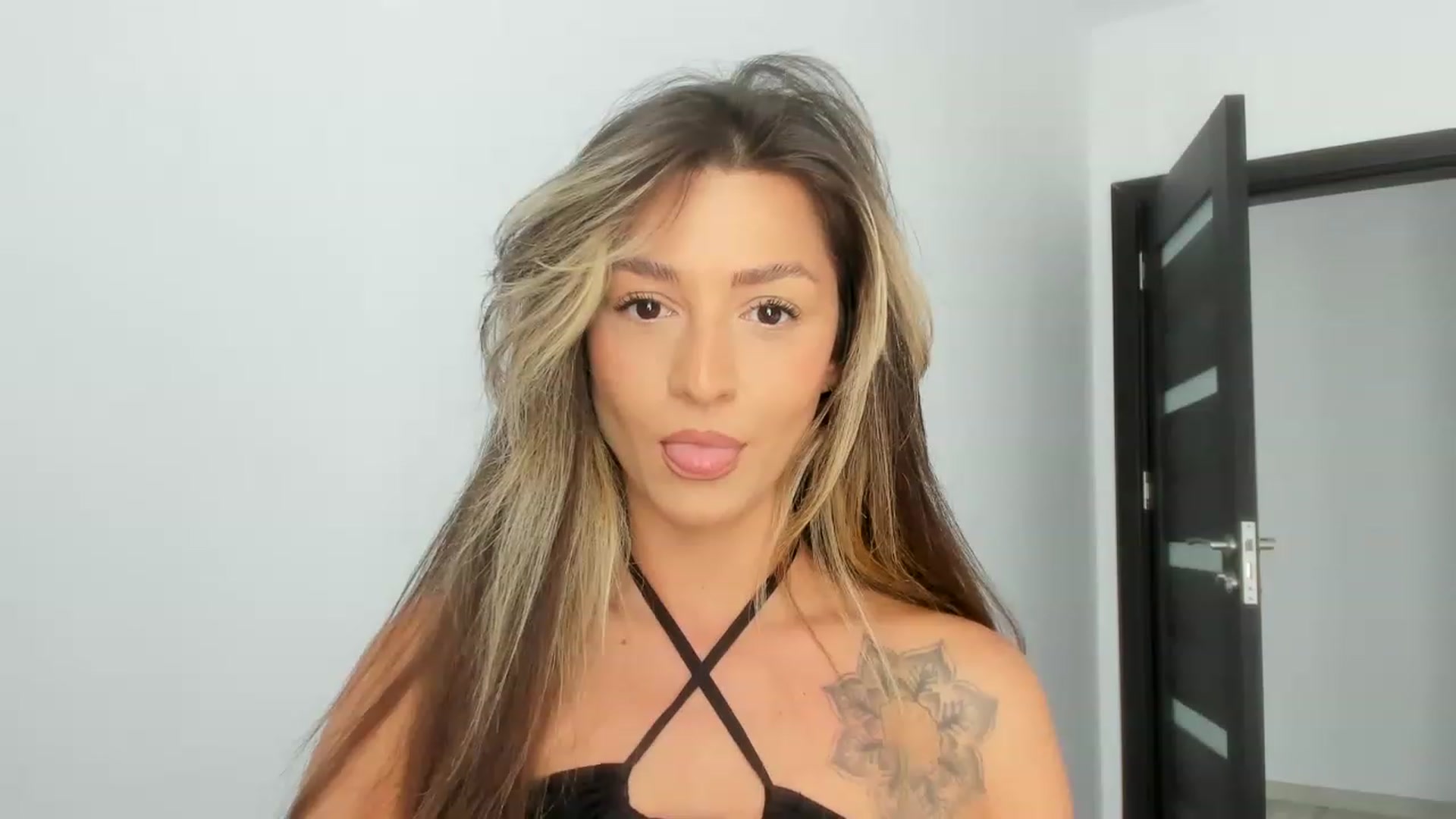 Gallery image thumbnail from Eve___'s myfreecams stream on, 06/27/2023, 08:48 image 8 of 20
