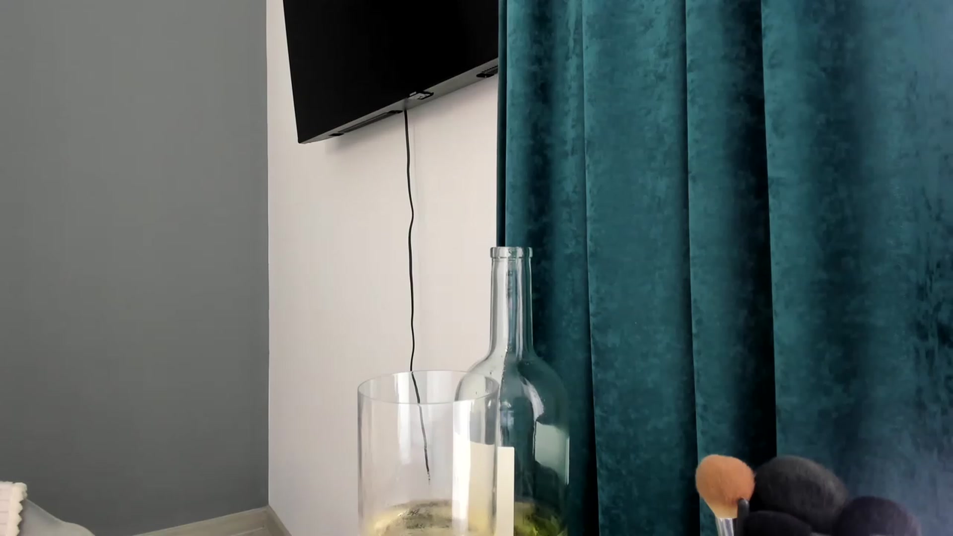 Gallery image thumbnail from Eve___'s myfreecams stream on, 07/30/2023, 13:49 image 17 of 20