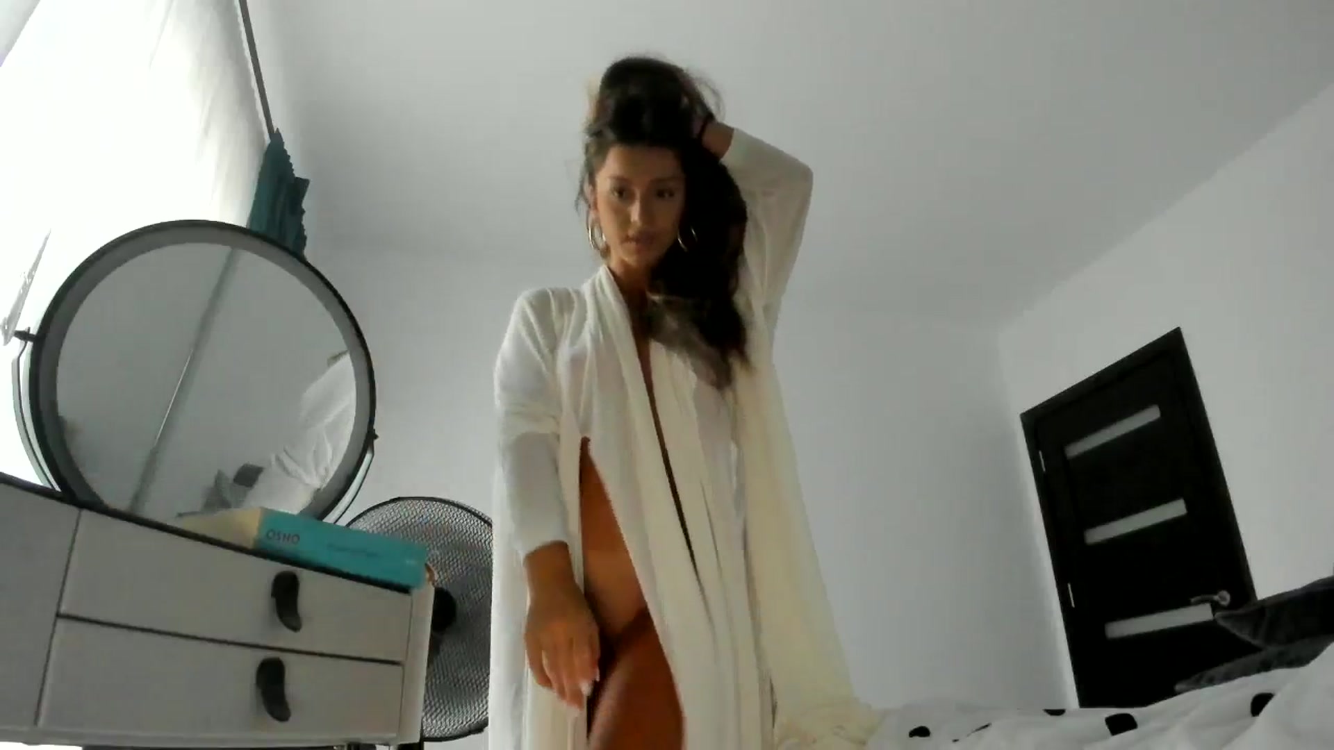 Gallery image thumbnail from Eve___'s myfreecams stream on, 08/19/2023, 17:39 image 16 of 20