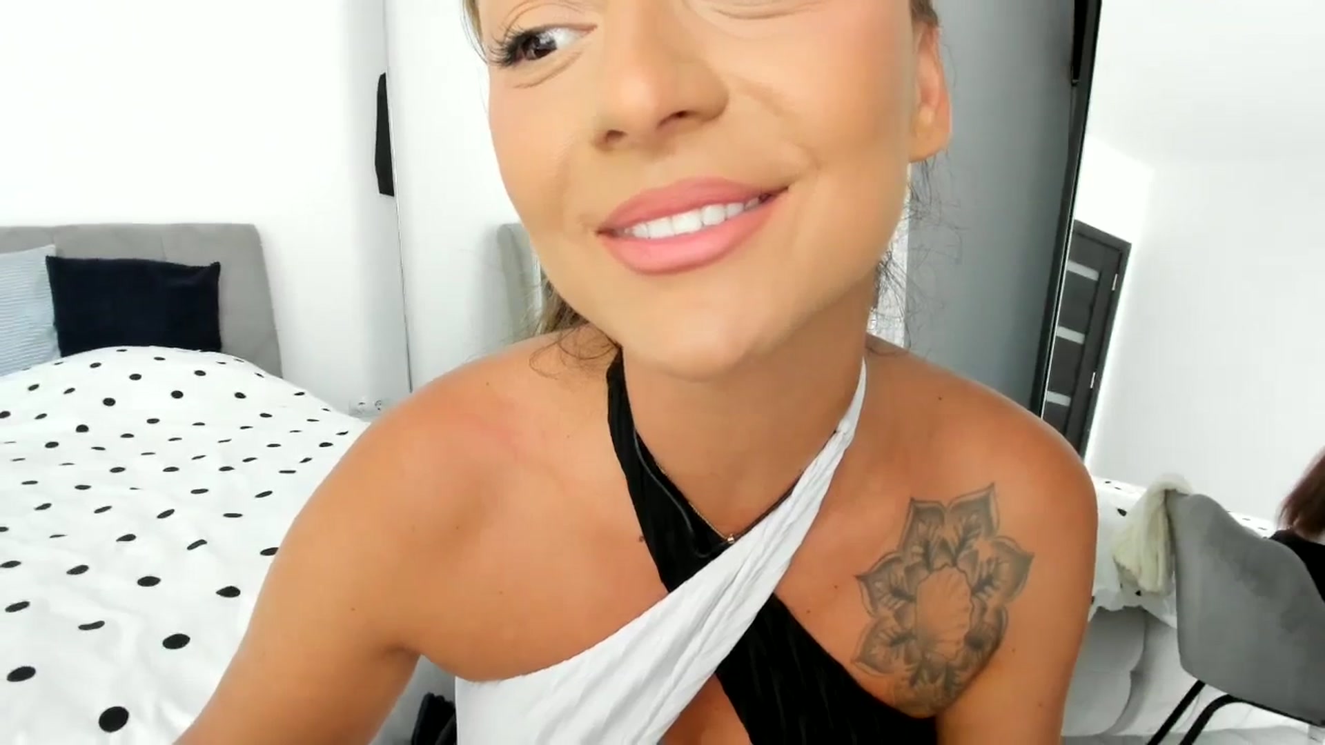 Gallery image thumbnail from Eve___'s myfreecams stream on, 08/22/2023, 13:18 image 18 of 20