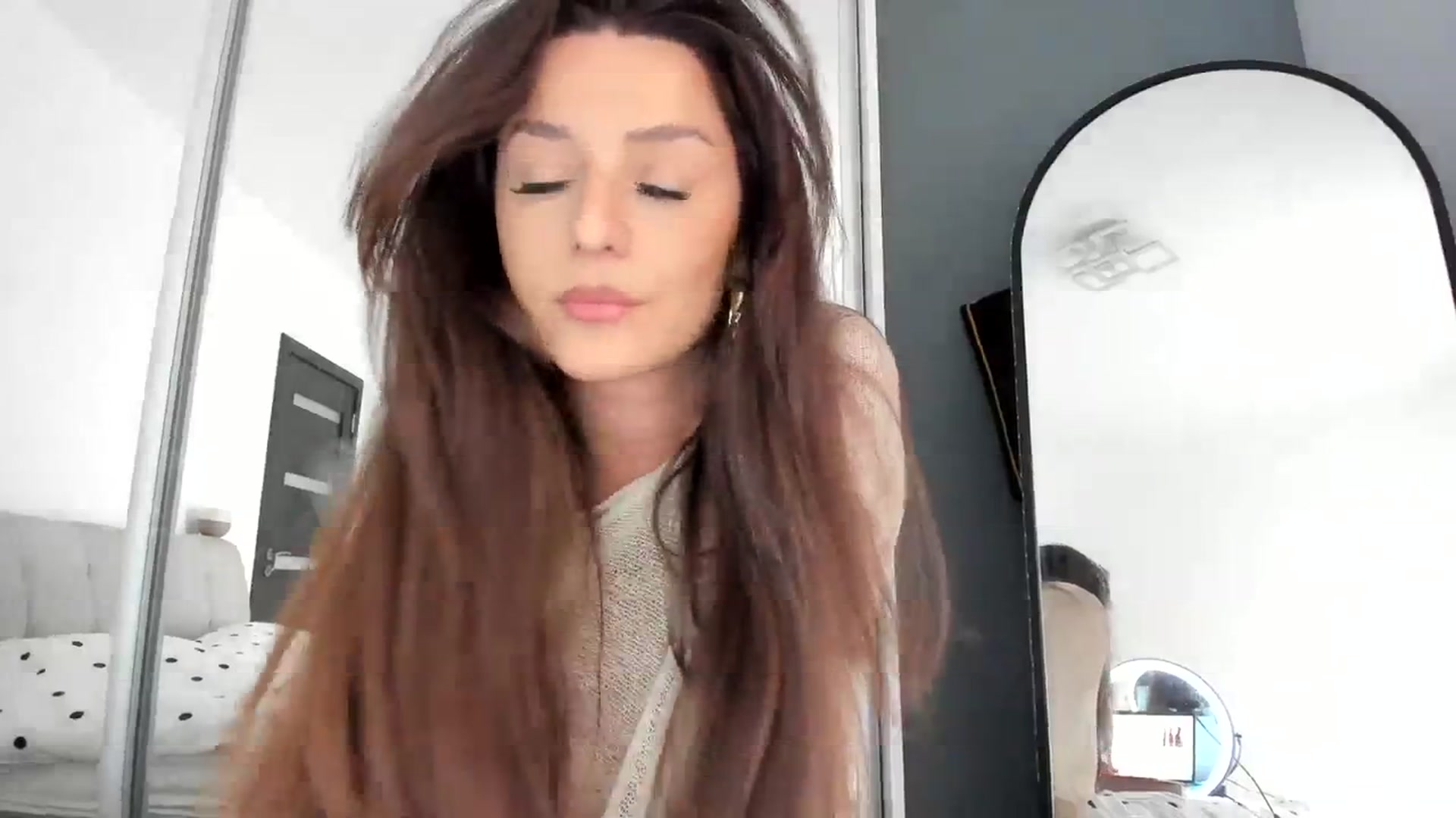 Gallery image thumbnail from Eve___'s myfreecams stream on, 10/07/2023, 15:23 image 13 of 20