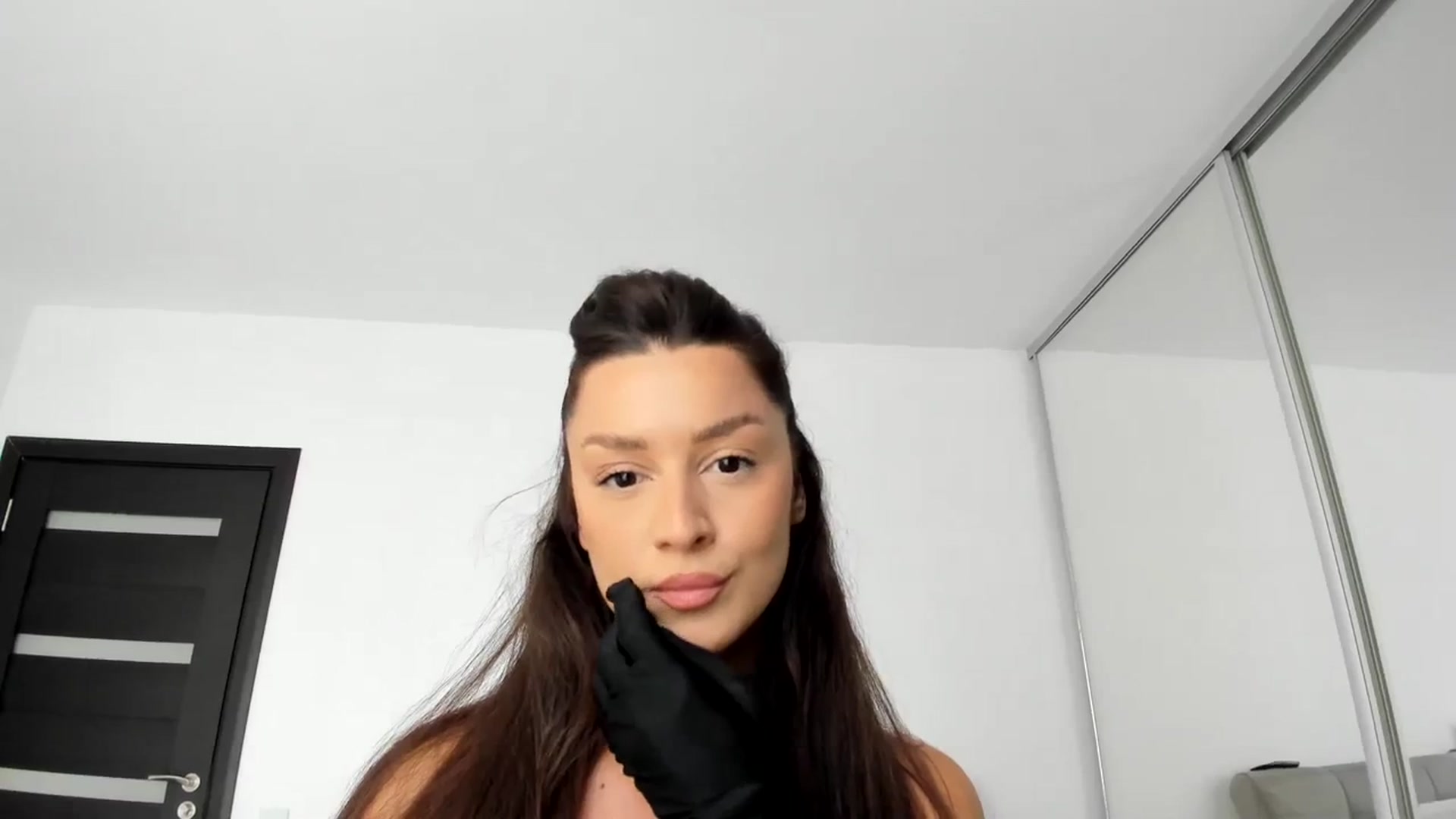 Gallery image thumbnail from Eve___'s myfreecams stream on, 10/16/2023, 13:23 image 13 of 20