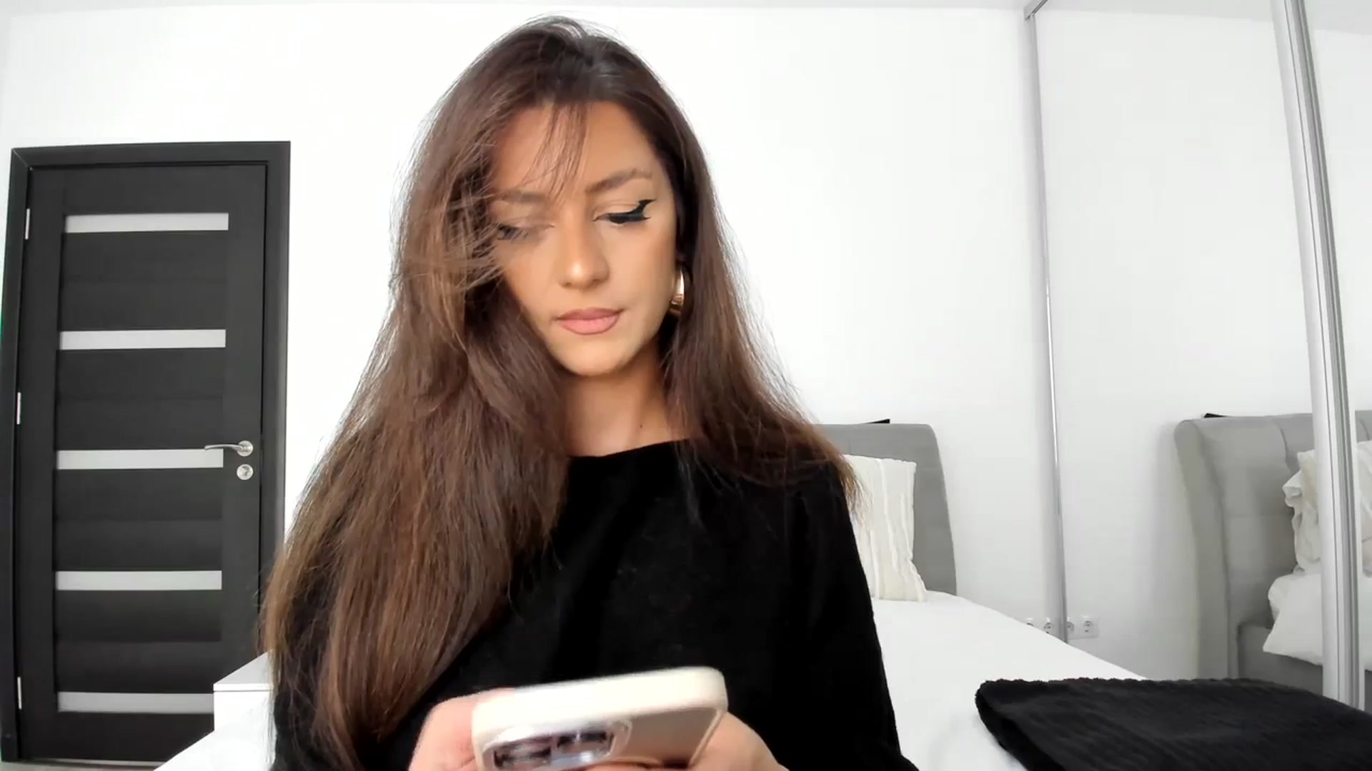 Gallery image thumbnail from Eve___'s myfreecams stream on, 10/17/2023, 12:58 image 8 of 20