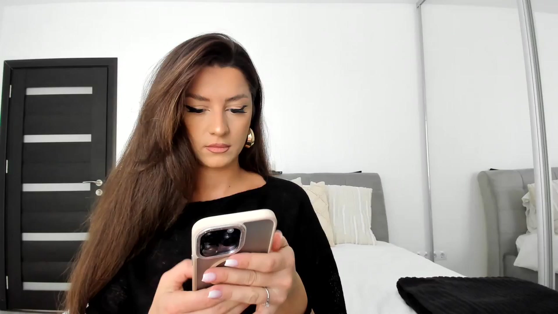 Gallery image thumbnail from Eve___'s myfreecams stream on, 10/17/2023, 12:58 image 7 of 20