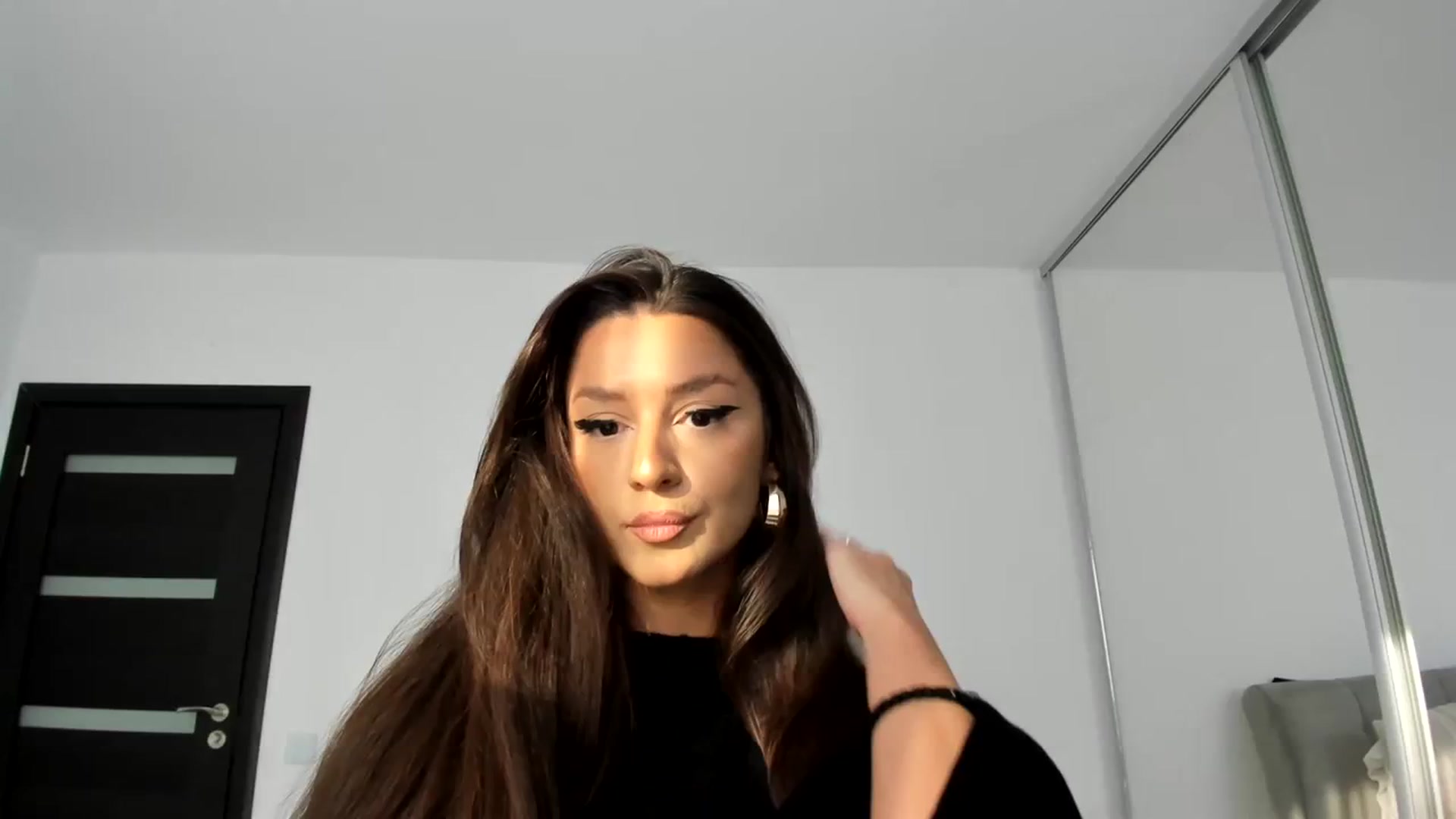 Gallery image thumbnail from Eve___'s myfreecams stream on, 10/17/2023, 14:30 image 1 of 20