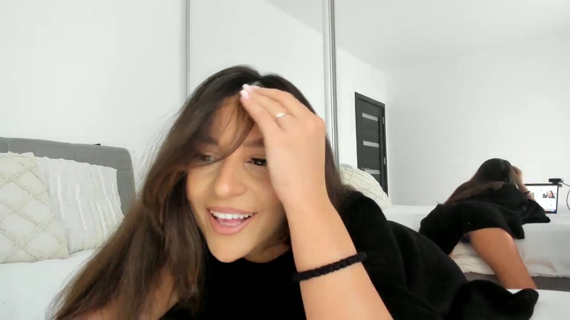 Gallery image thumbnail from Eve___'s myfreecams stream on, 10/17/2023, 14:30 image 17 of 20