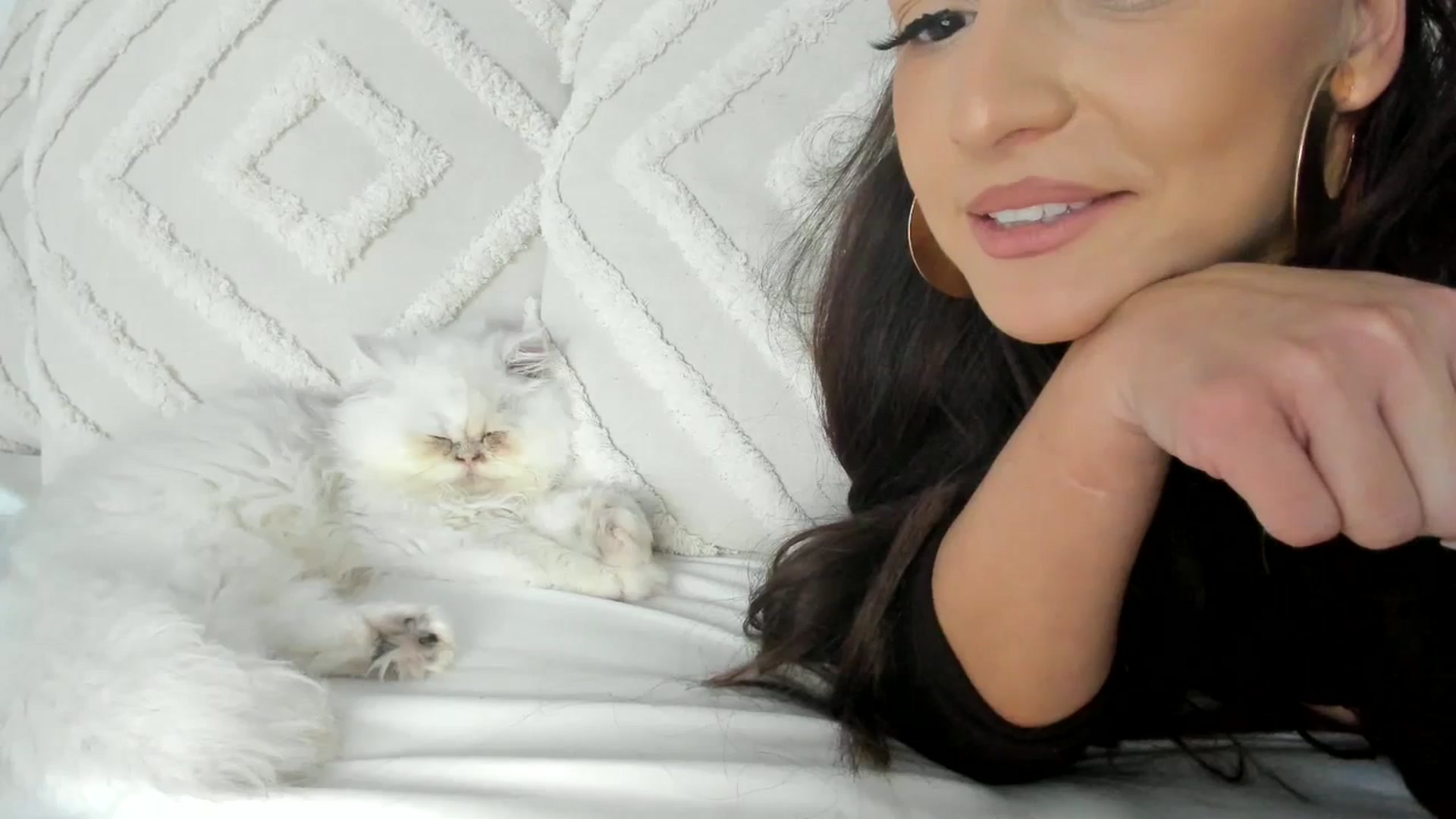 Gallery image thumbnail from Eve___'s myfreecams stream on, 10/29/2023, 14:51 image 15 of 20