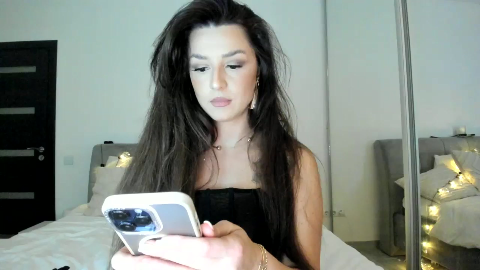 Gallery image thumbnail from Eve___'s myfreecams stream on, 12/08/2023, 17:22 image 1 of 20