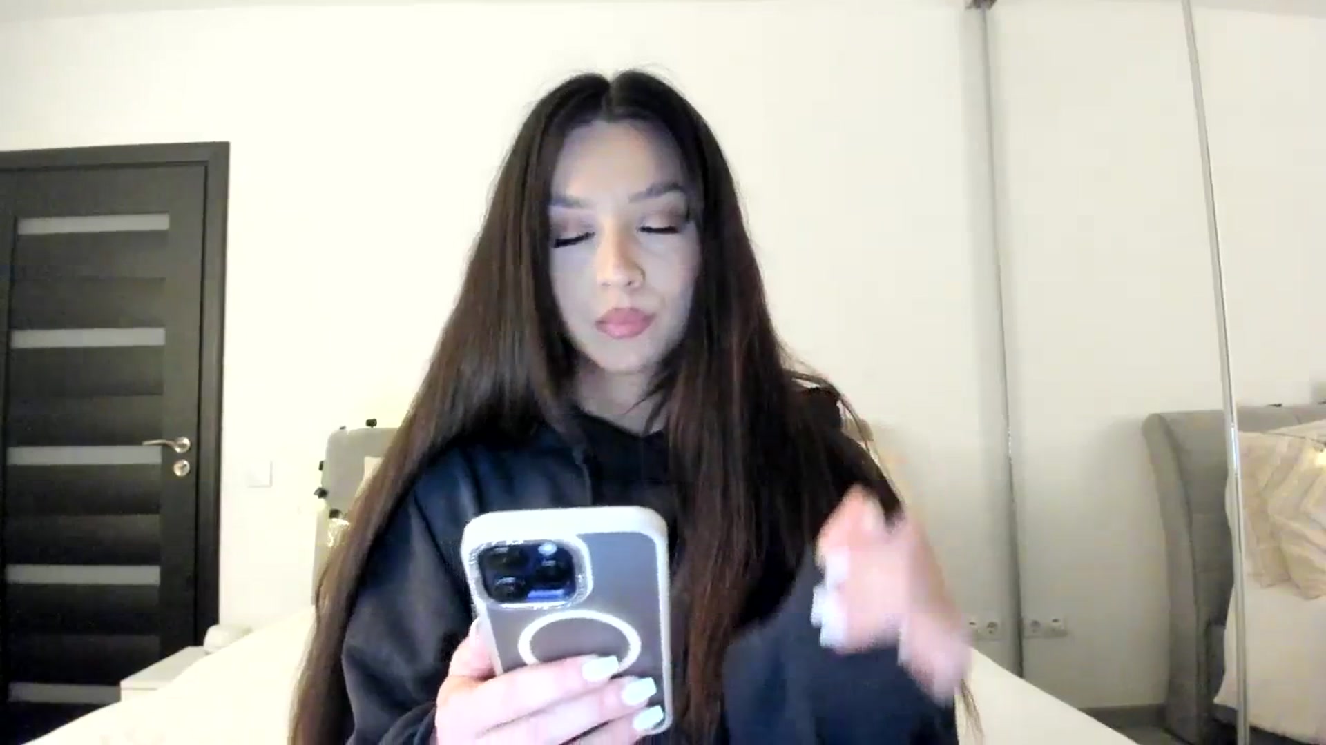 Gallery image thumbnail from Eve___'s myfreecams stream on, 12/09/2023, 15:49 image 14 of 20