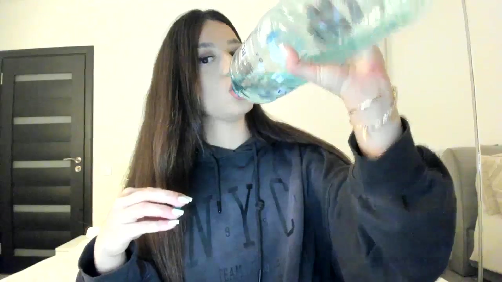 Gallery image thumbnail from Eve___'s myfreecams stream on, 12/09/2023, 15:49 image 3 of 20