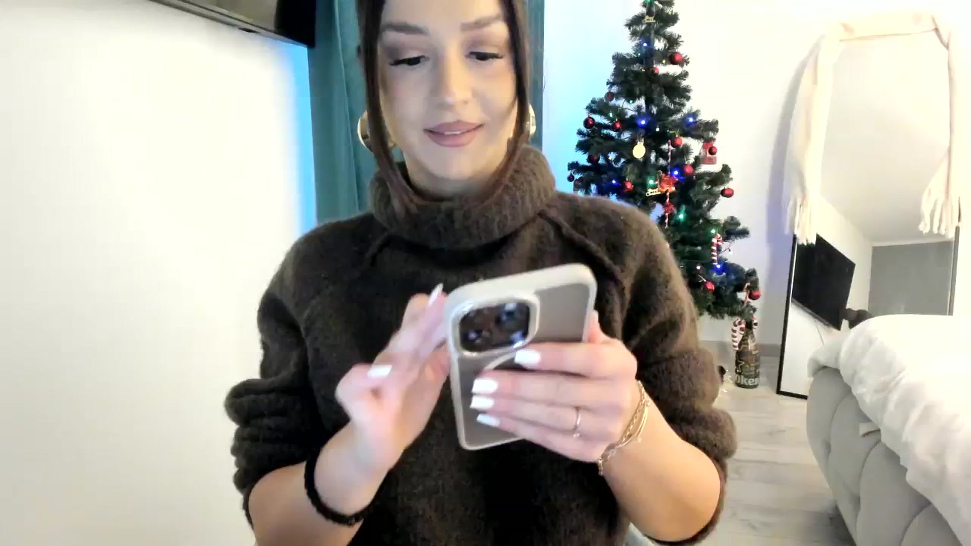 Gallery image thumbnail from Eve___'s myfreecams stream on, 12/10/2023, 15:06 image 13 of 20