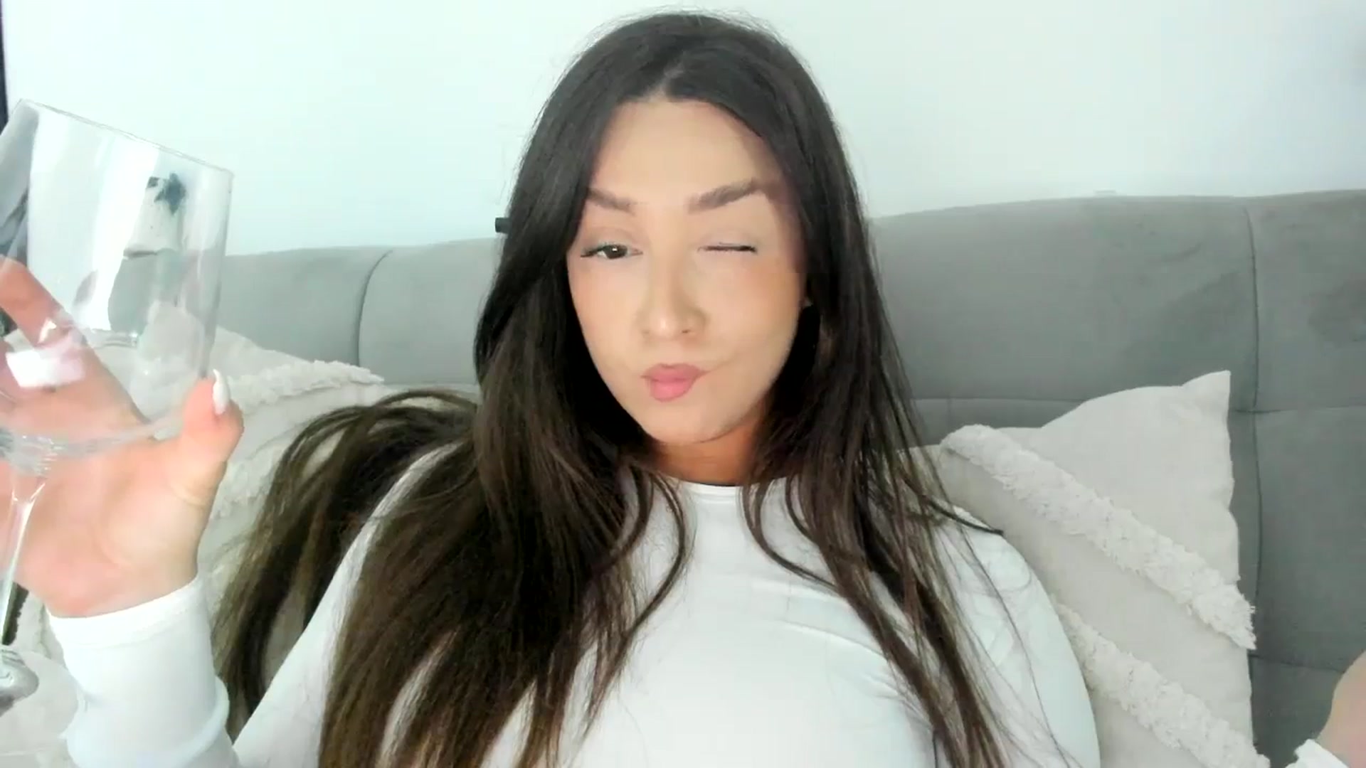 Gallery image thumbnail from Eve___'s myfreecams stream on, 12/21/2023, 15:21 image 13 of 20