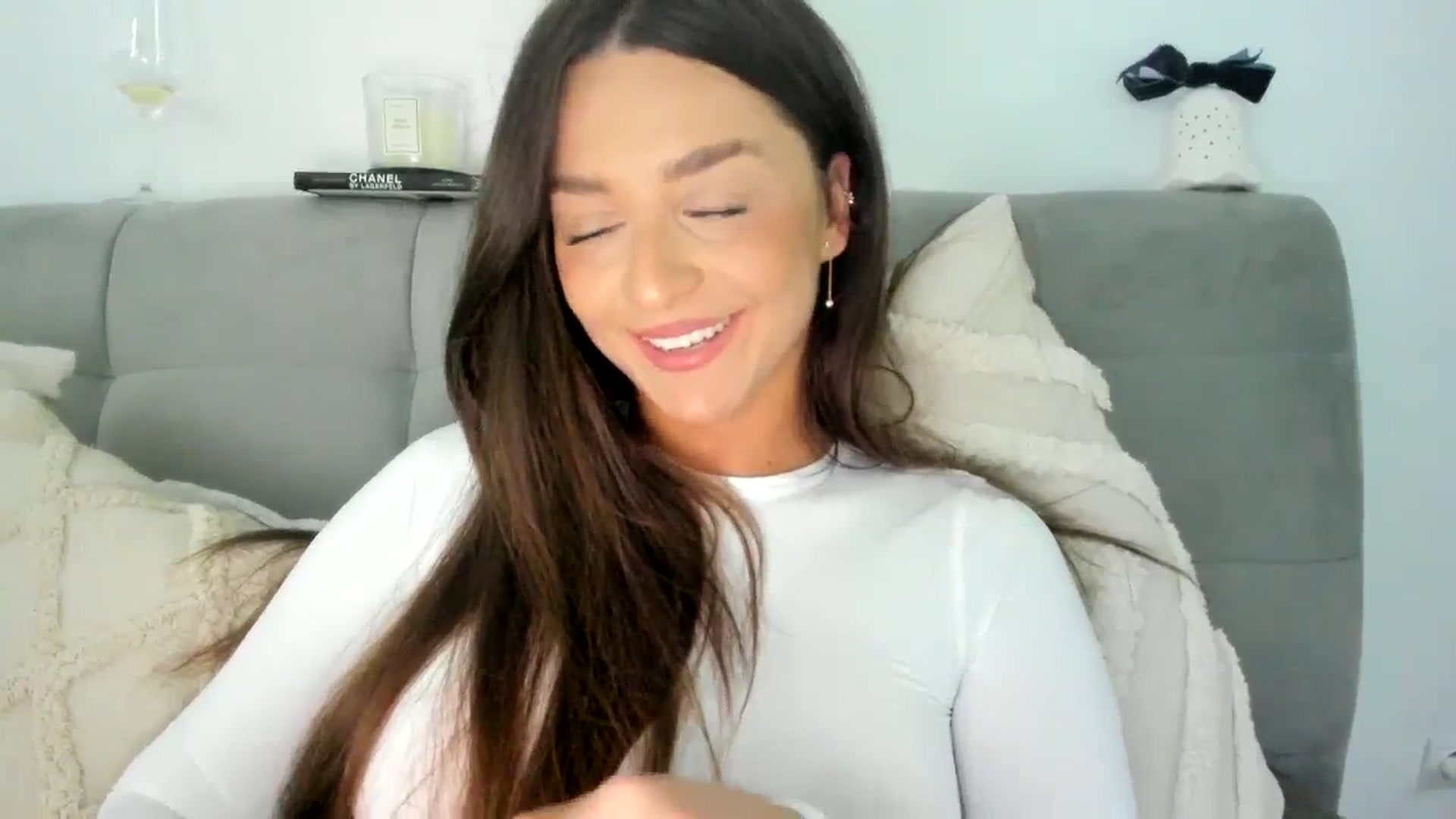 Gallery image thumbnail from Eve___'s myfreecams stream on, 12/21/2023, 15:21 image 5 of 20
