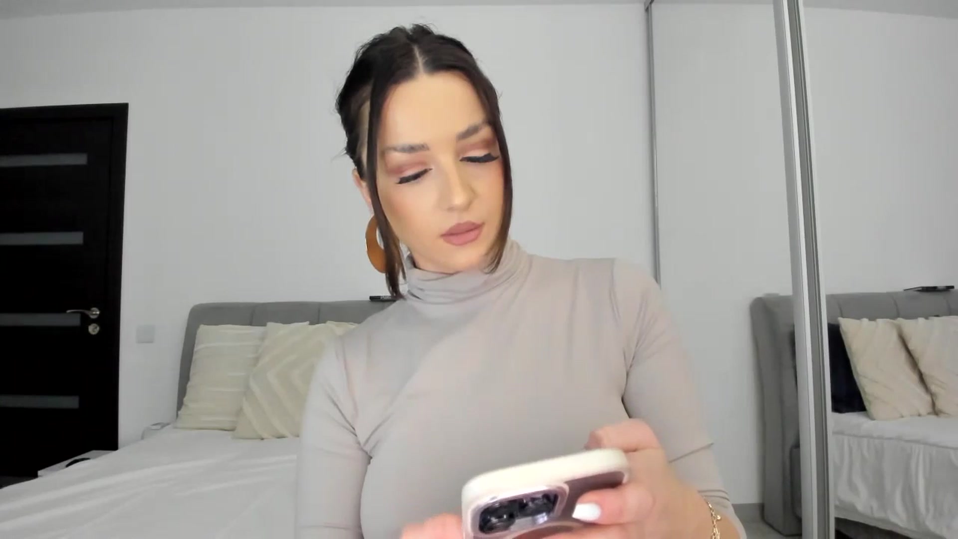 Gallery image thumbnail from Eve___'s myfreecams stream on, 01/12/2024, 17:18 image 2 of 20