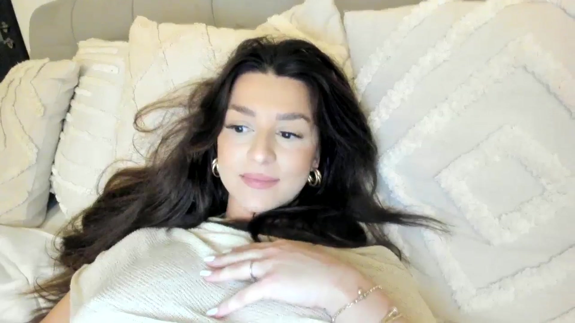 Gallery image thumbnail from Eve___'s myfreecams stream on, 01/28/2024, 18:27 image 18 of 20