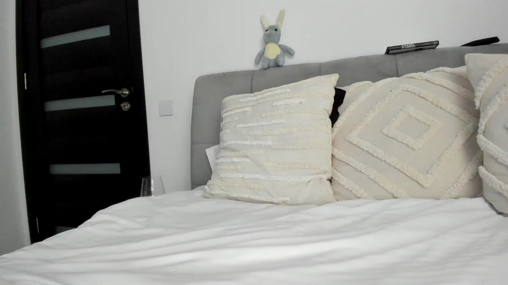 Gallery image thumbnail from Eve___'s myfreecams stream on, 02/04/2024, 16:21 image 8 of 20
