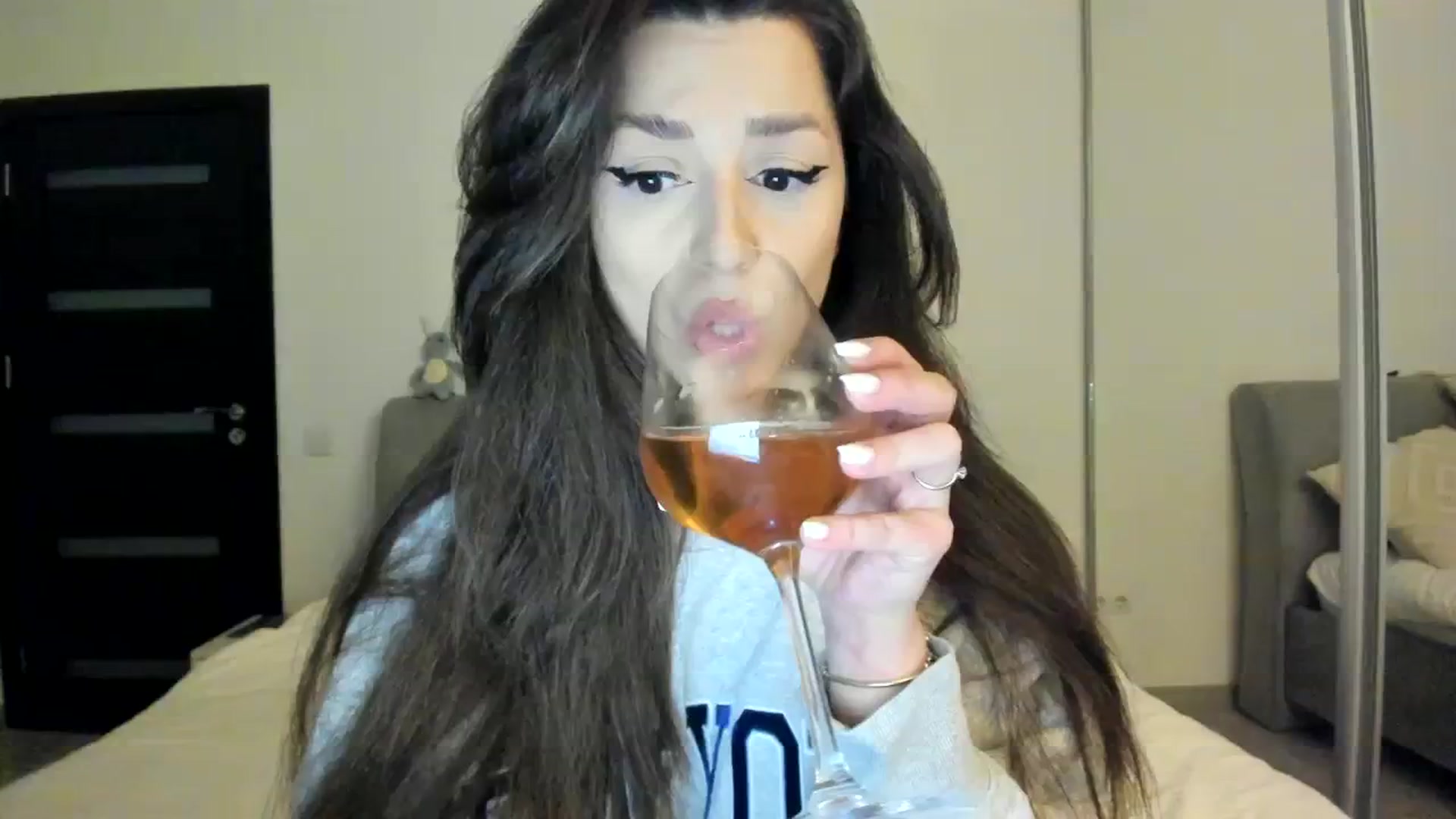 Gallery image thumbnail from Eve___'s myfreecams stream on, 02/11/2024, 18:32 image 7 of 20