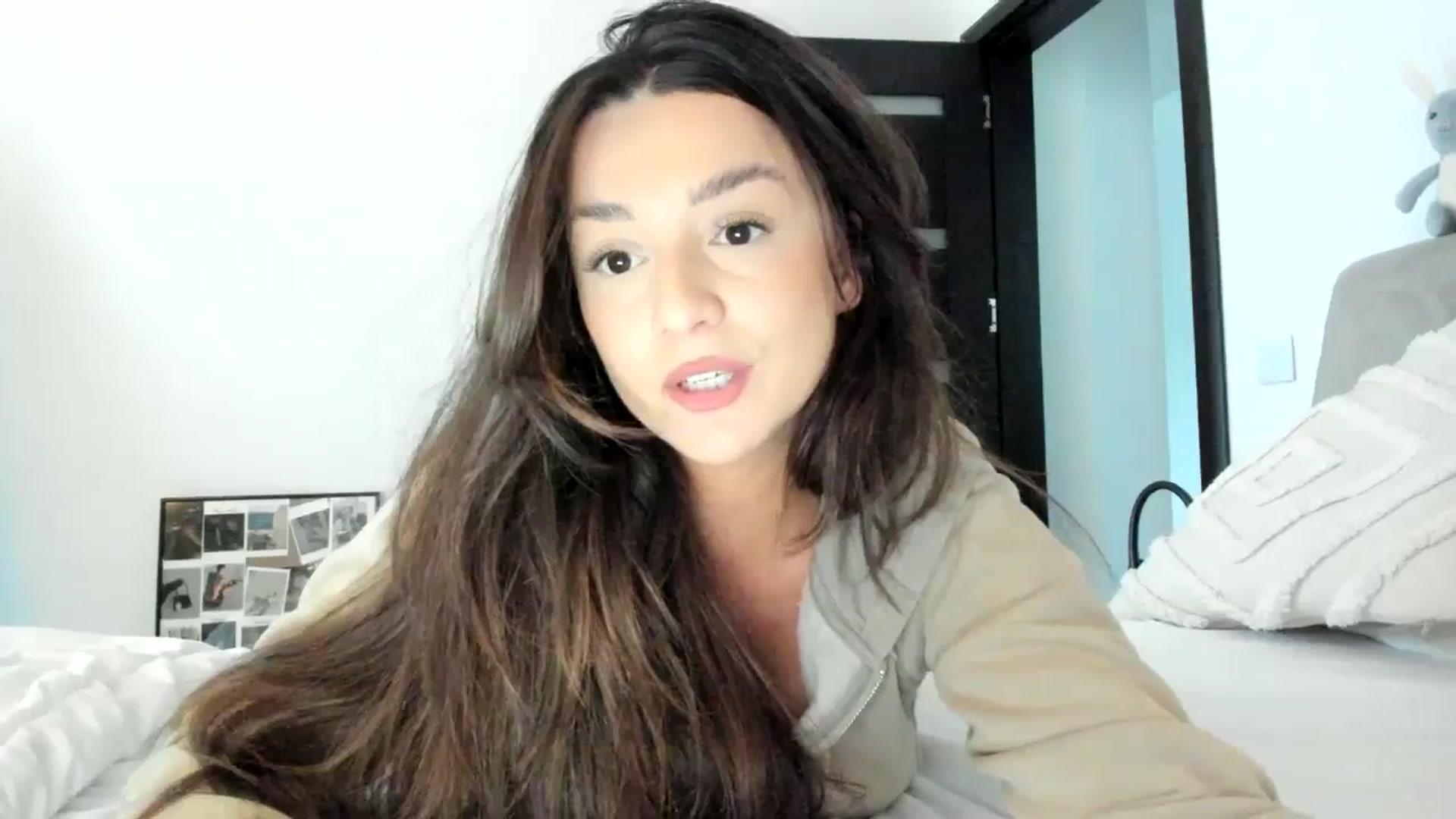 Gallery image thumbnail from Eve___'s myfreecams stream on, 02/21/2024, 15:03 image 19 of 20