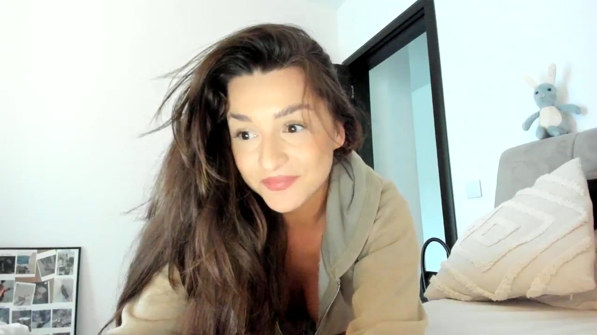 Gallery image thumbnail from Eve___'s myfreecams stream on, 02/21/2024, 15:03 image 11 of 20
