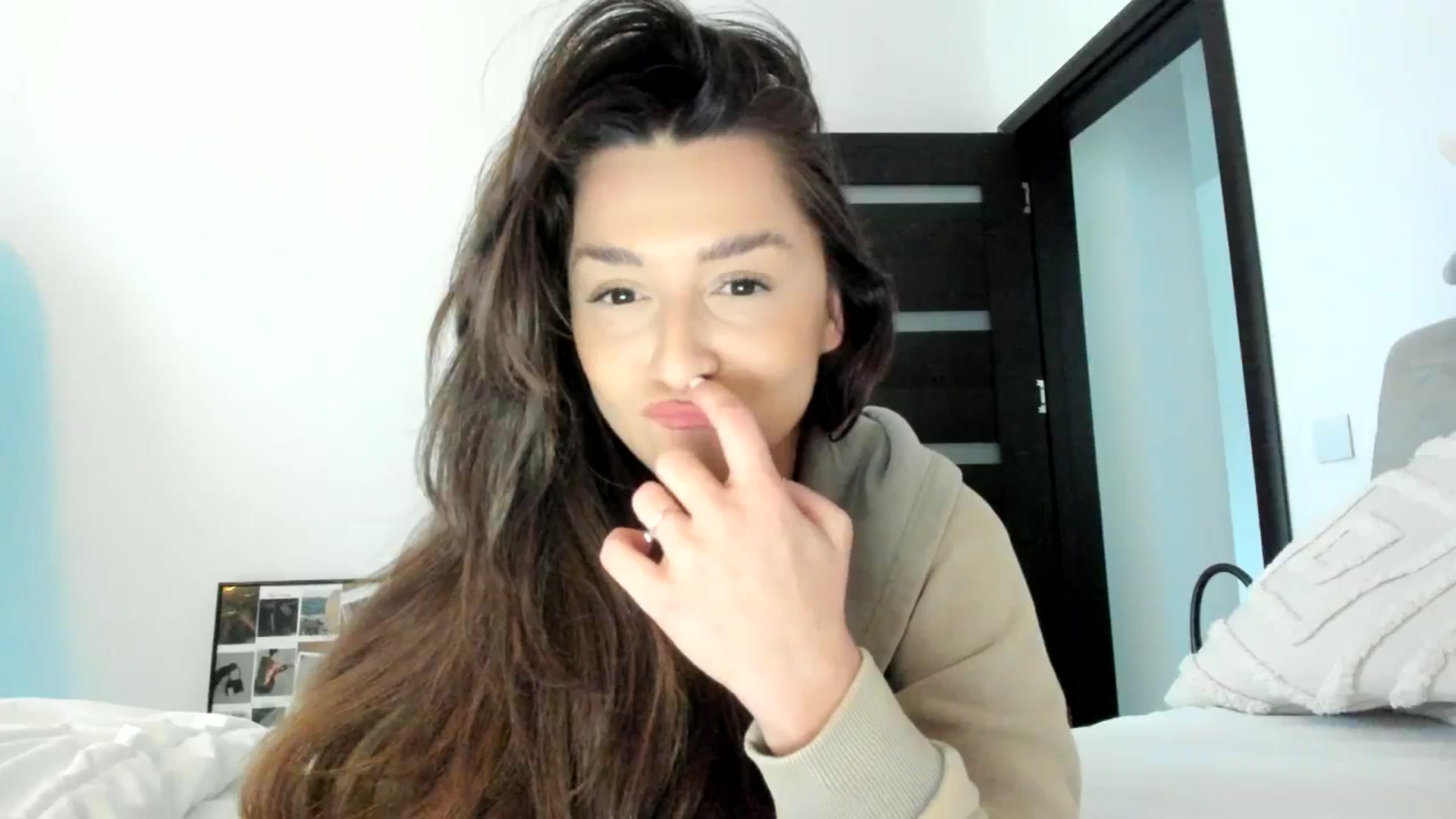 Gallery image thumbnail from Eve___'s myfreecams stream on, 02/21/2024, 15:03 image 15 of 20