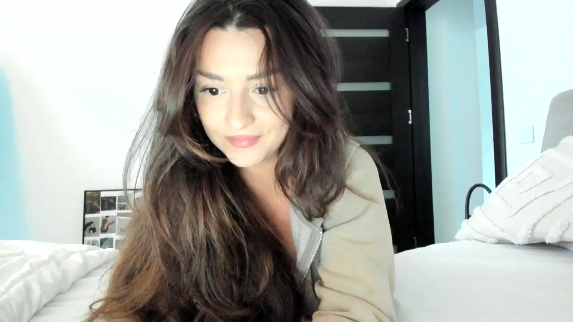 Gallery image thumbnail from Eve___'s myfreecams stream on, 02/21/2024, 15:03 image 16 of 20