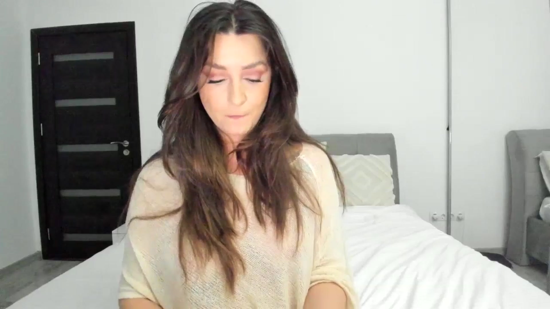 Gallery image thumbnail from Eve___'s myfreecams stream on, 03/02/2024, 17:35 image 13 of 20