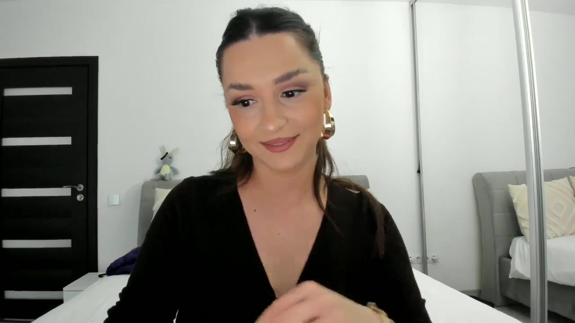 Gallery image thumbnail from Eve___'s myfreecams stream on, 03/03/2024, 13:37 image 2 of 20