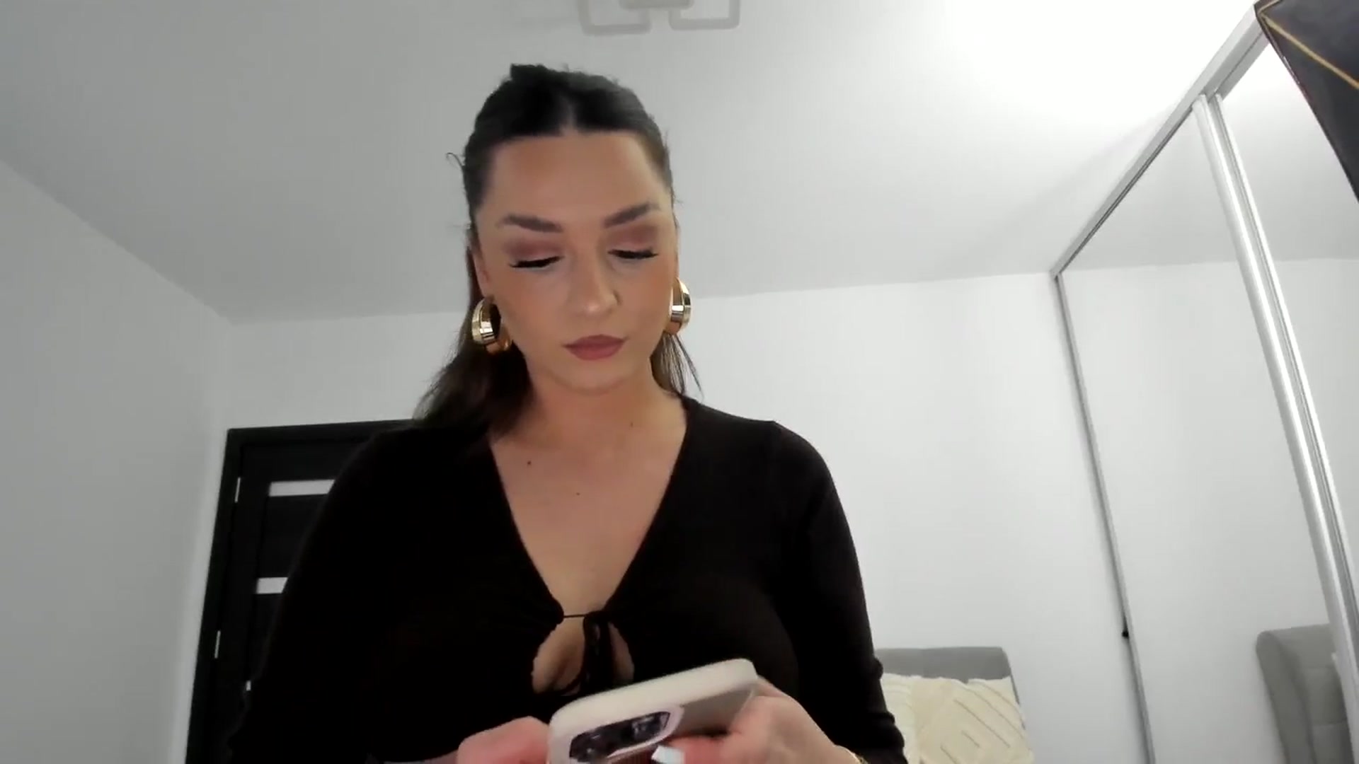Gallery image thumbnail from Eve___'s myfreecams stream on, 03/03/2024, 13:37 image 6 of 20