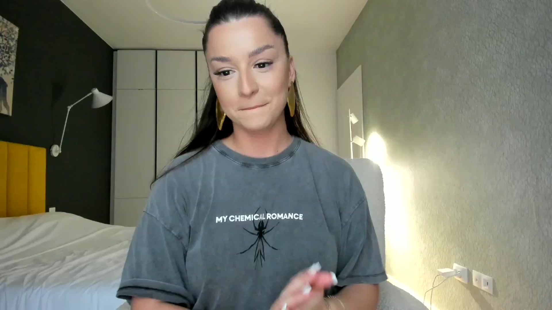 Gallery image thumbnail from Eve___'s myfreecams stream on, 04/06/2024, 16:28 image 9 of 20