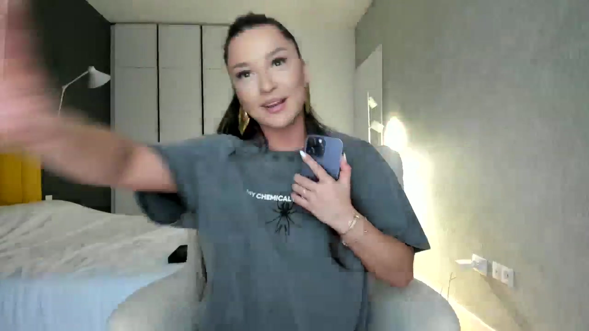Gallery image thumbnail from Eve___'s myfreecams stream on, 04/06/2024, 16:28 image 8 of 20