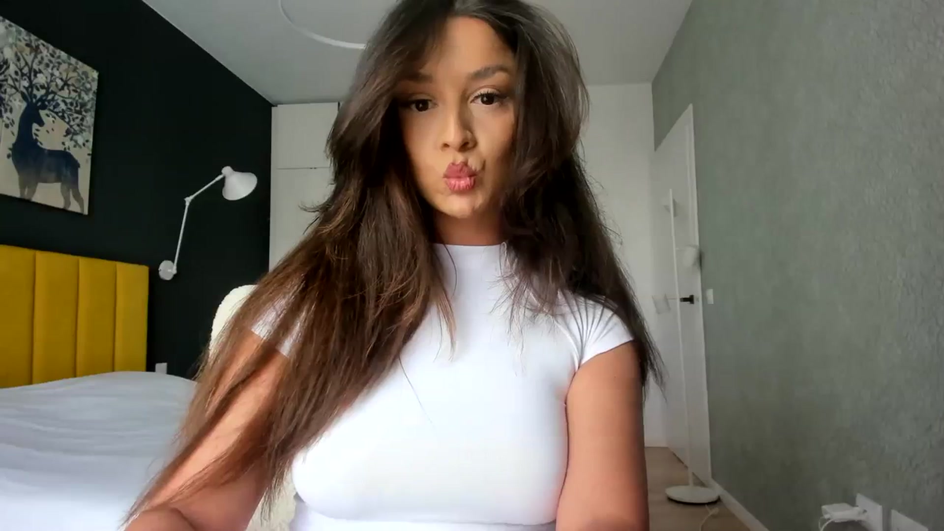 Gallery image thumbnail from Eve___'s myfreecams stream on, 04/14/2024, 12:10 image 4 of 20