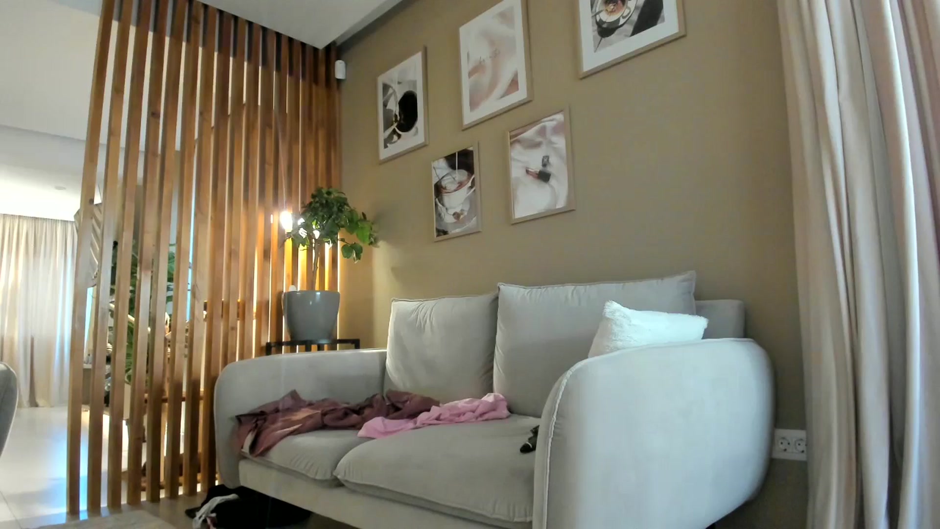 Gallery image thumbnail from Eve___'s myfreecams stream on, 04/26/2024, 16:41 image 6 of 20