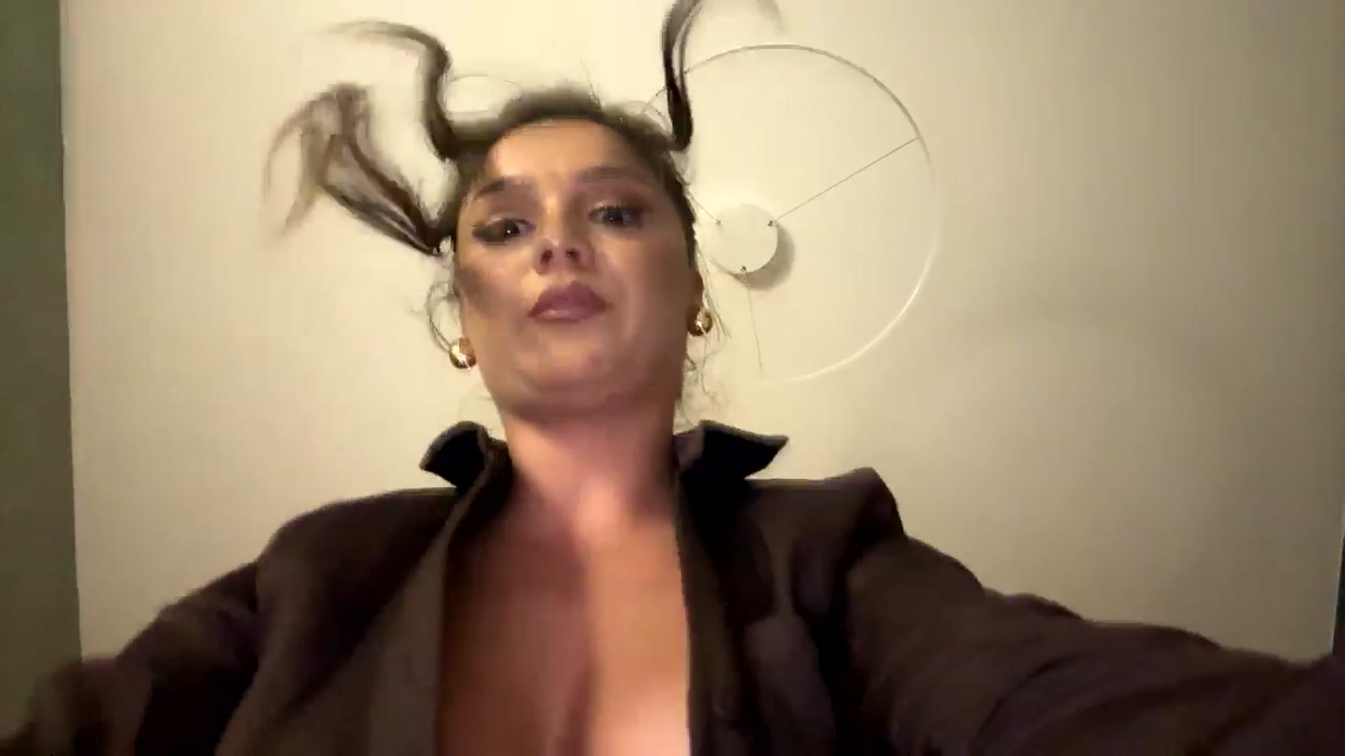 Gallery image thumbnail from Eve___'s myfreecams stream on, 04/27/2024, 14:34 image 10 of 20