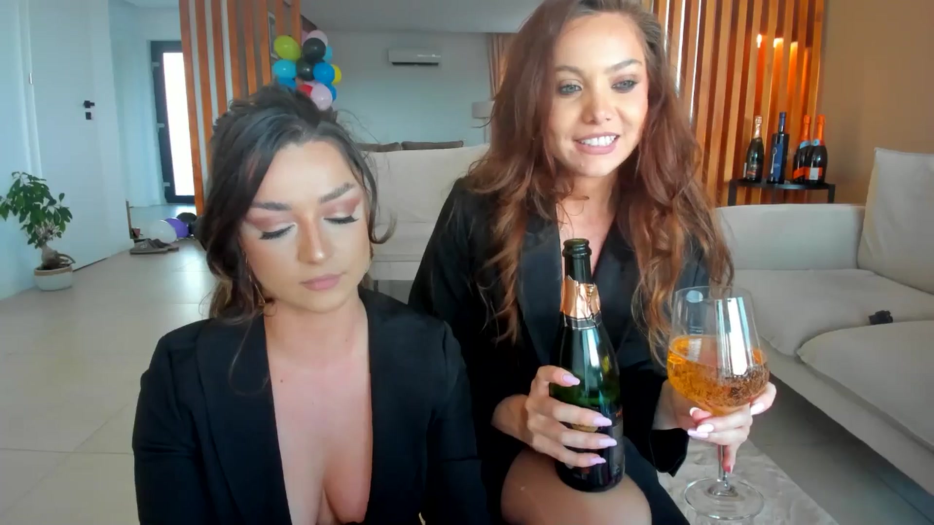 Gallery image thumbnail from Eve___'s myfreecams stream on, 04/28/2024, 15:39 image 10 of 20
