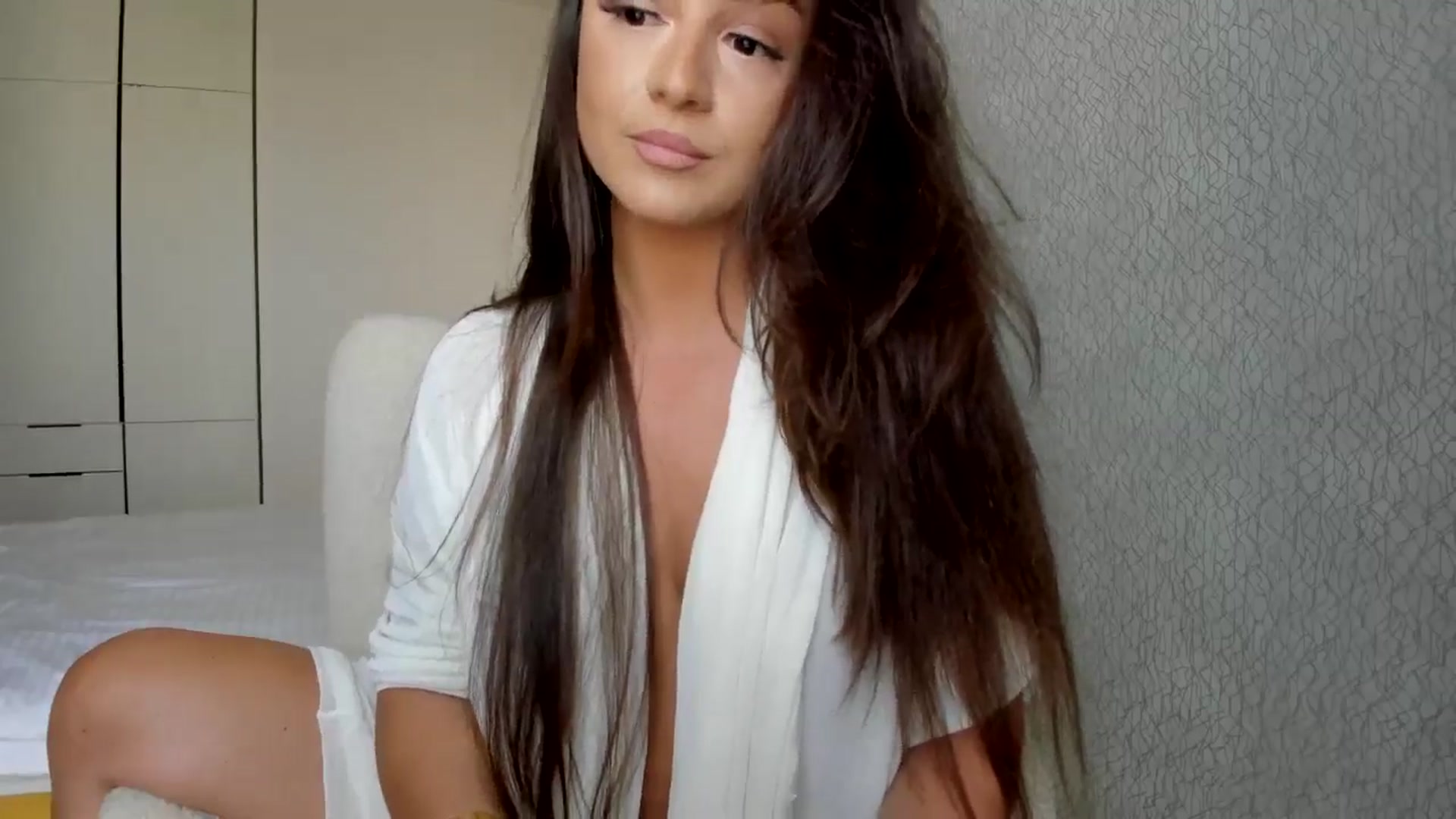 Gallery image thumbnail from Eve___'s myfreecams stream on, 05/10/2024, 15:11 image 13 of 20
