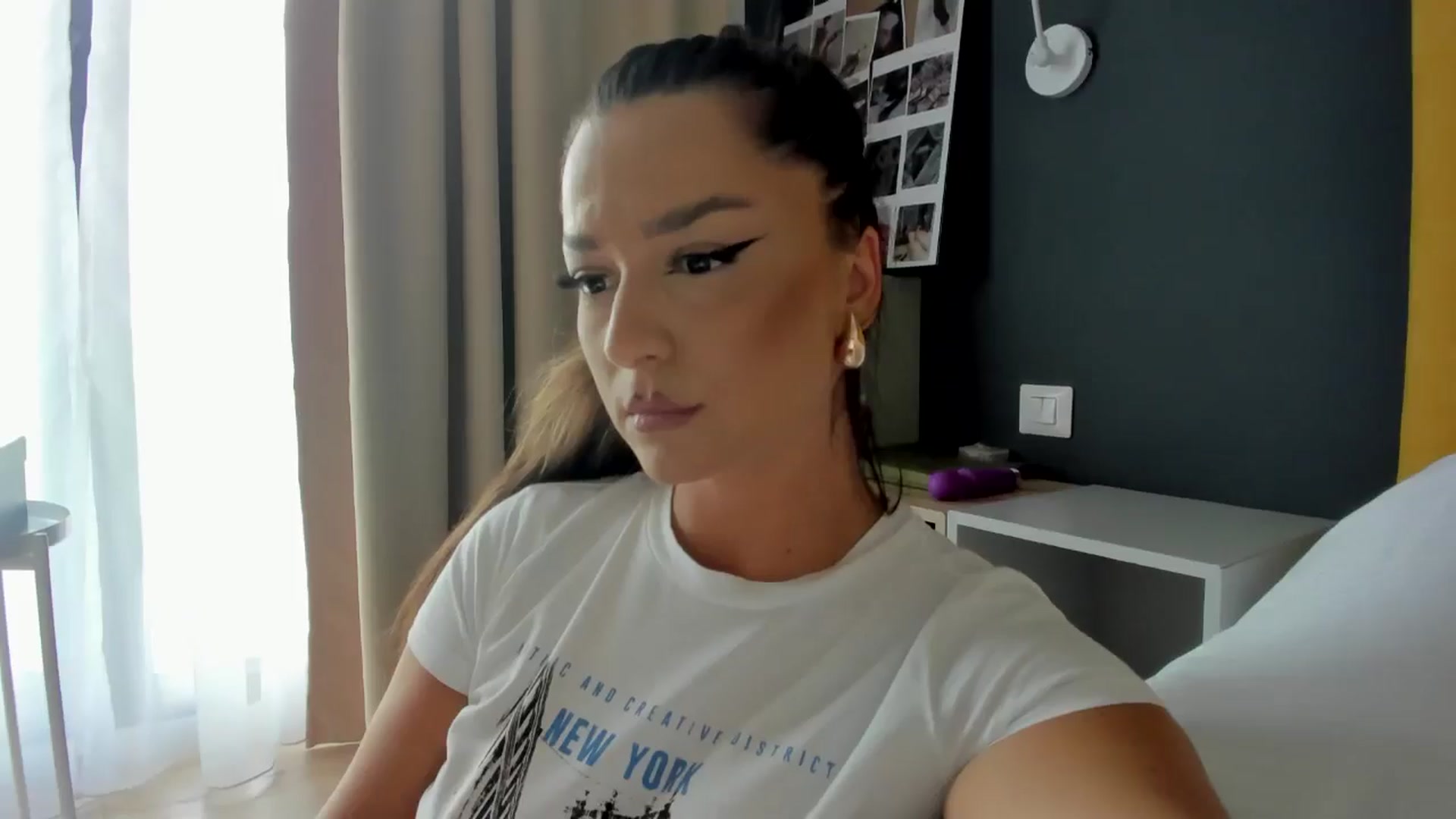 Gallery image thumbnail from Eve___'s myfreecams stream on, 05/19/2024, 14:51 image 9 of 20