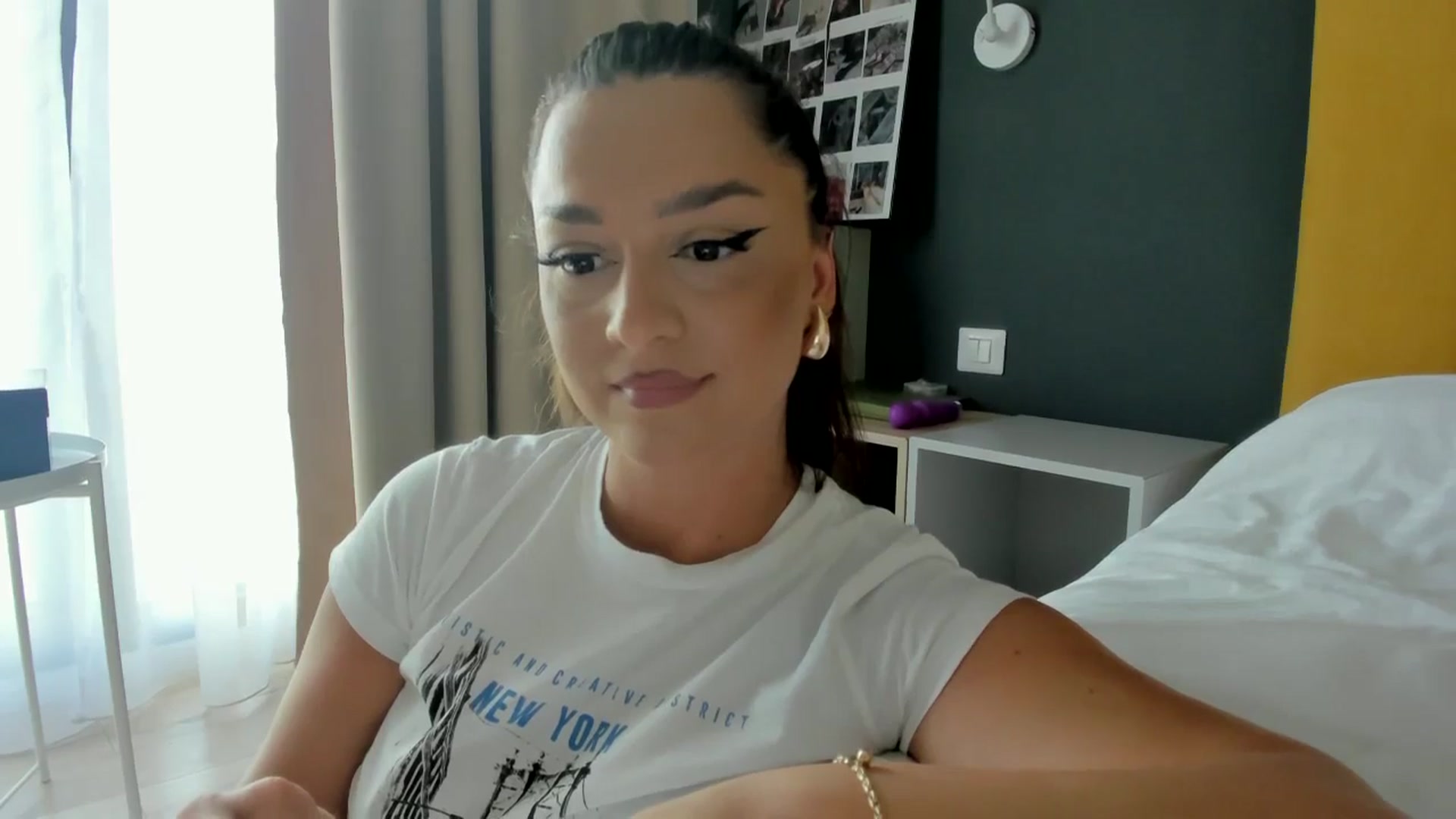 Gallery image thumbnail from Eve___'s myfreecams stream on, 05/19/2024, 14:51 image 12 of 20