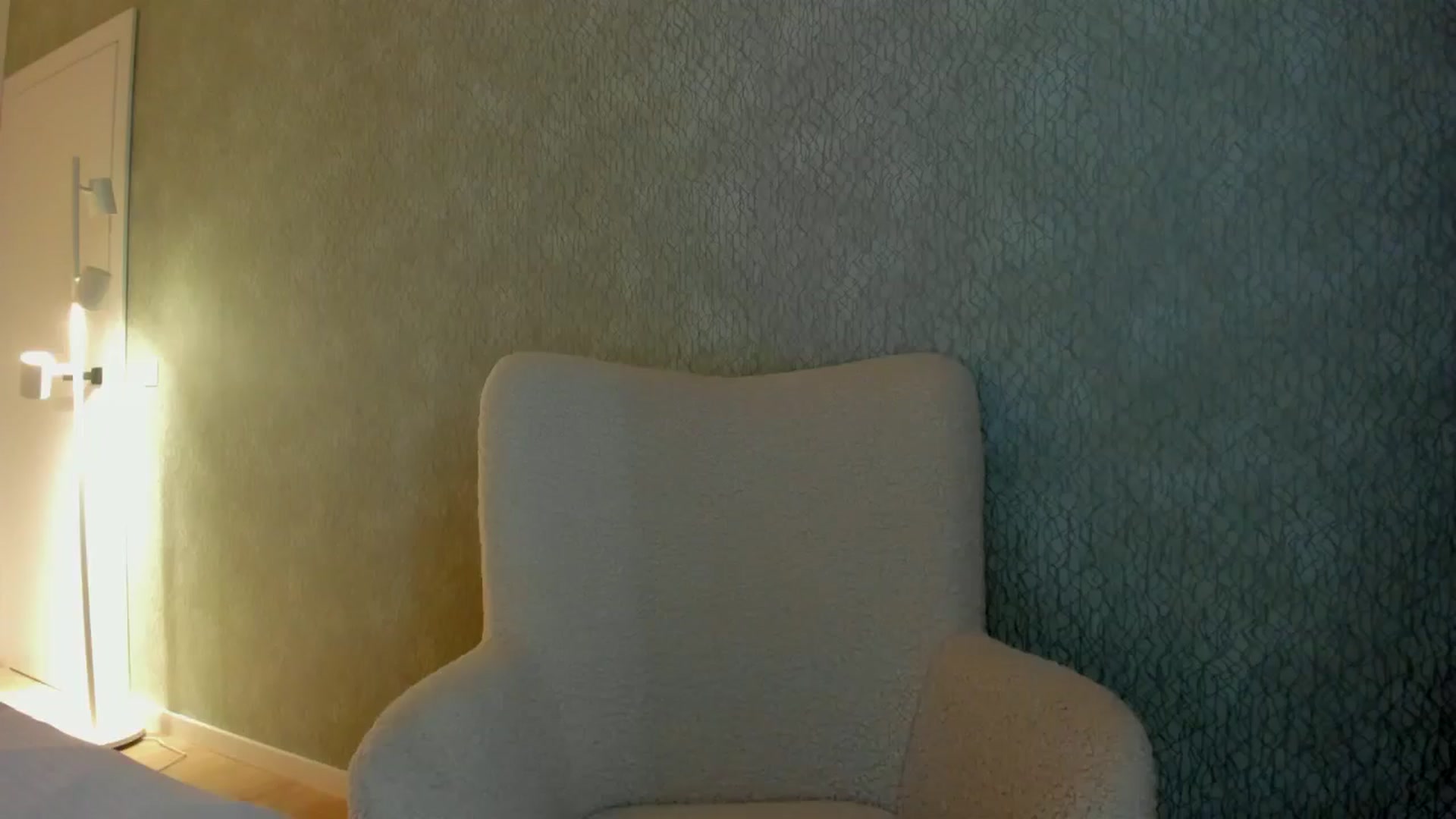 Gallery image thumbnail from Eve___'s myfreecams stream on, 06/04/2024, 16:28 image 18 of 20