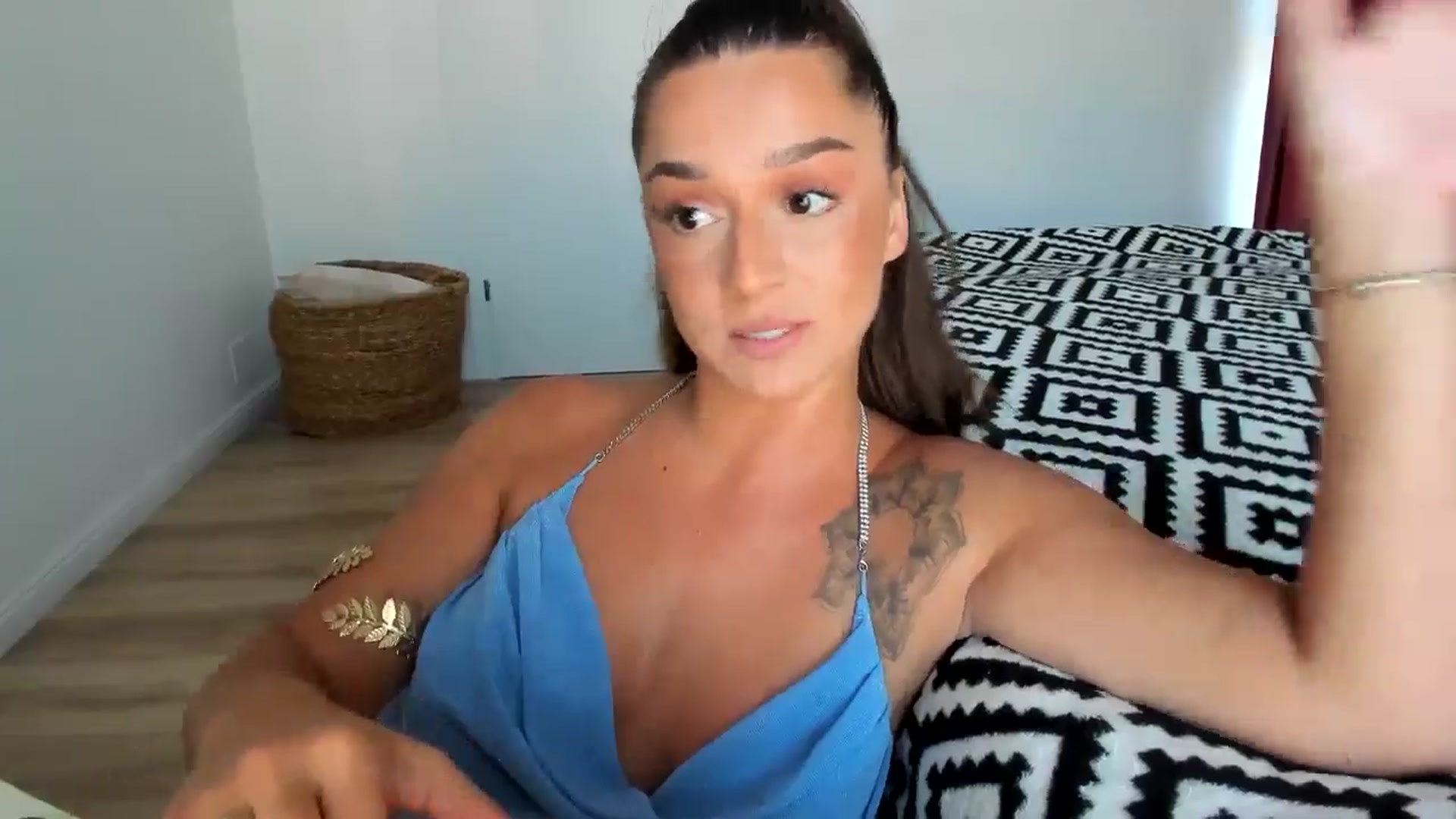 Gallery image thumbnail from Eve___'s myfreecams stream on, 07/14/2024, 15:56 image 16 of 20