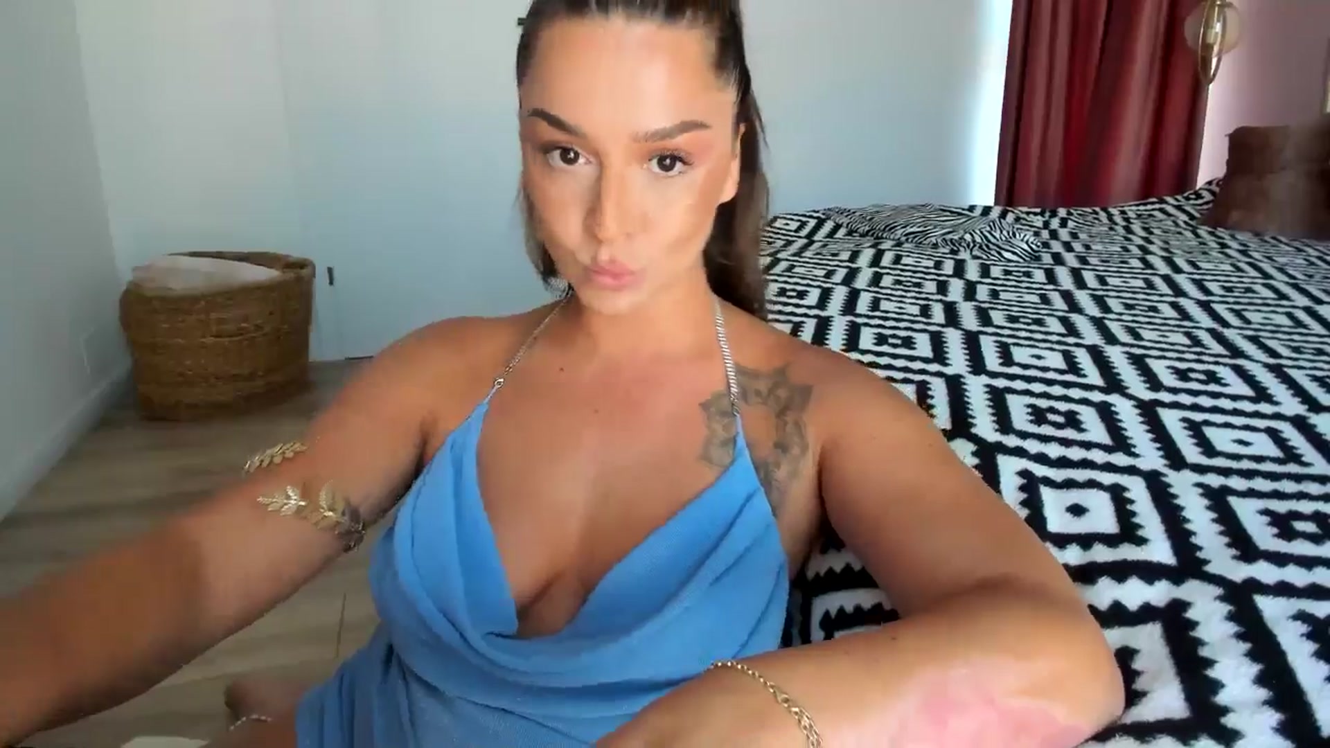 Gallery image thumbnail from Eve___'s myfreecams stream on, 07/14/2024, 15:56 image 9 of 20