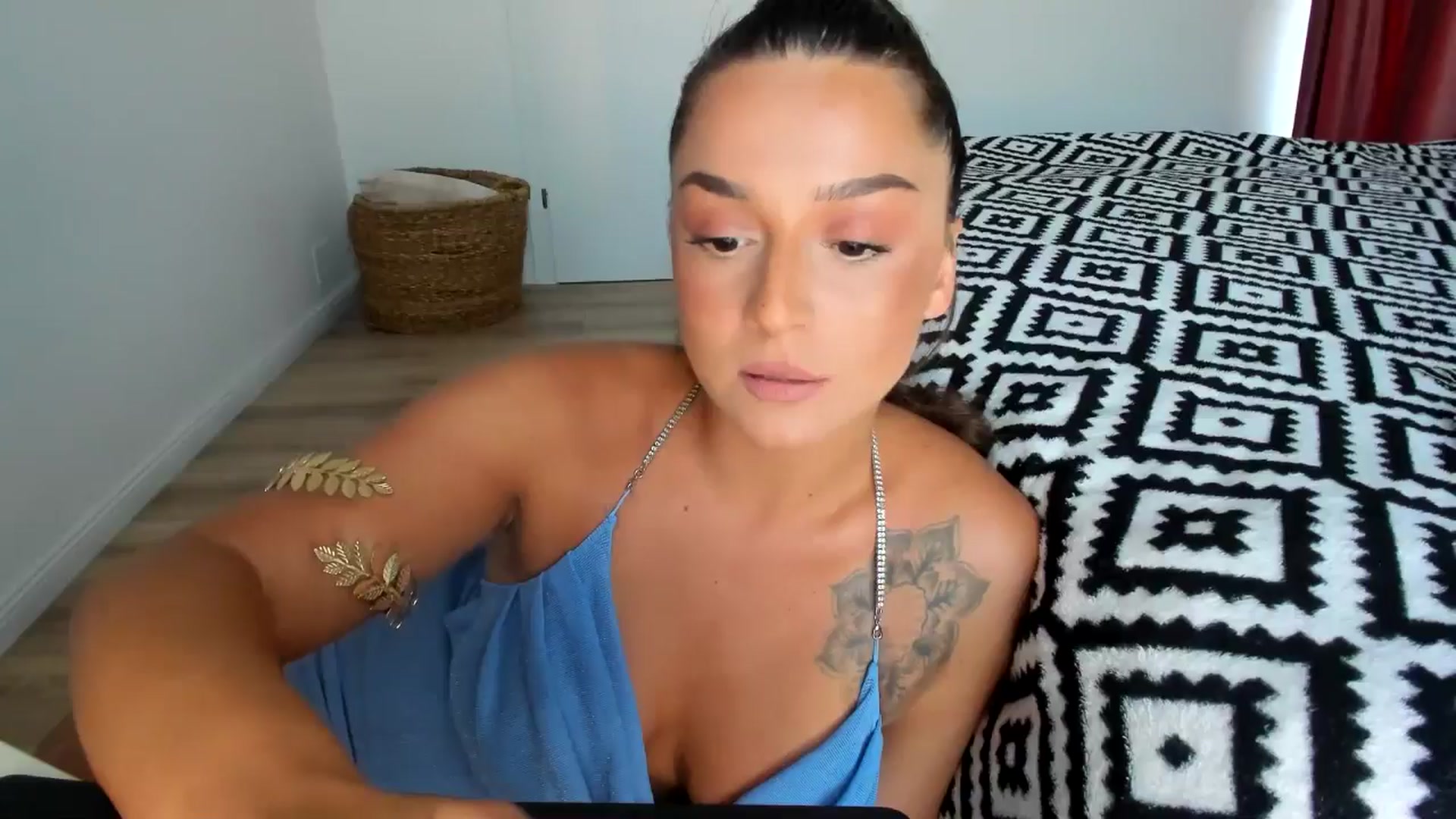 Gallery image thumbnail from Eve___'s myfreecams stream on, 07/14/2024, 15:56 image 17 of 20