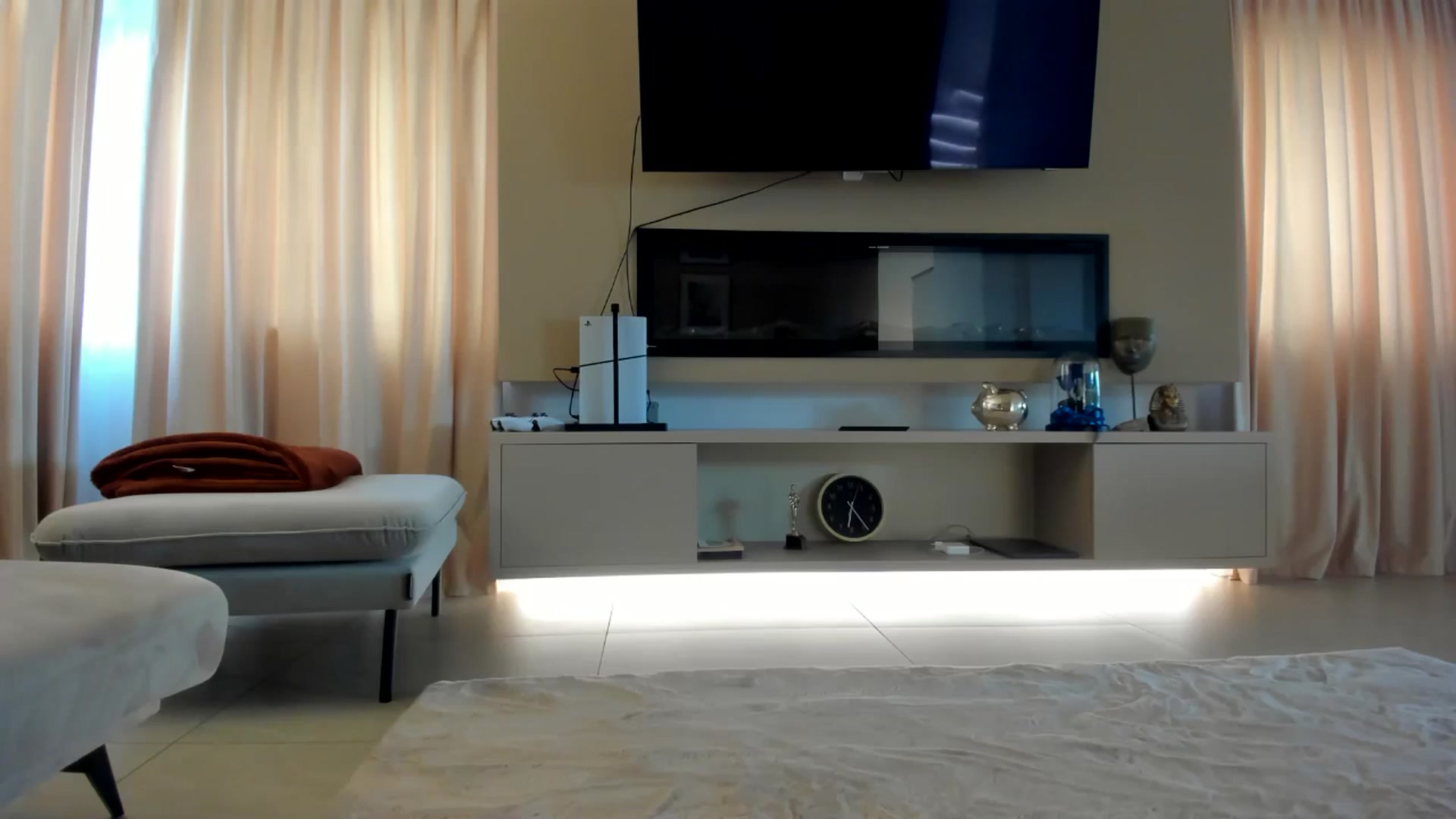 Gallery image thumbnail from Eve___'s myfreecams stream on, 07/21/2024, 13:49 image 17 of 20