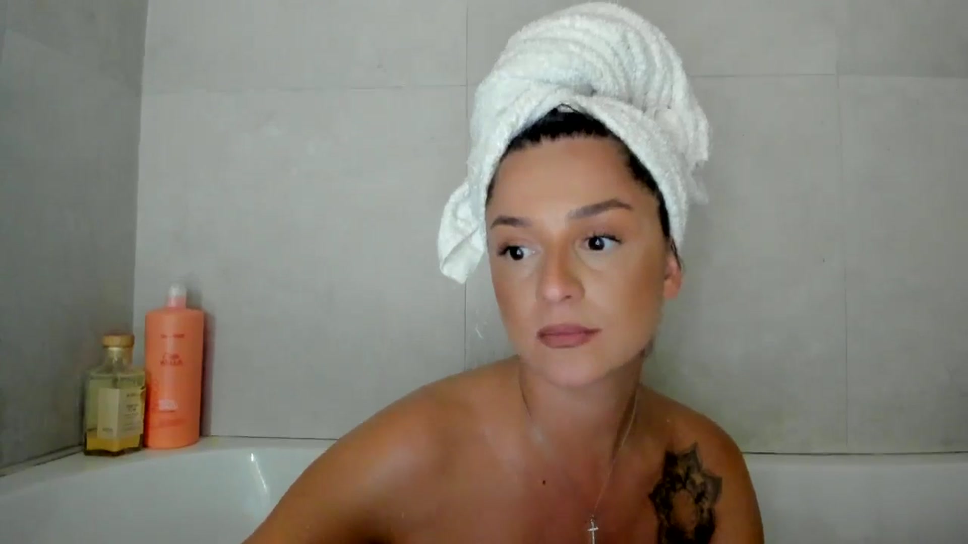 Gallery image thumbnail from Eve___'s myfreecams stream on, 07/29/2024, 15:26 image 16 of 20