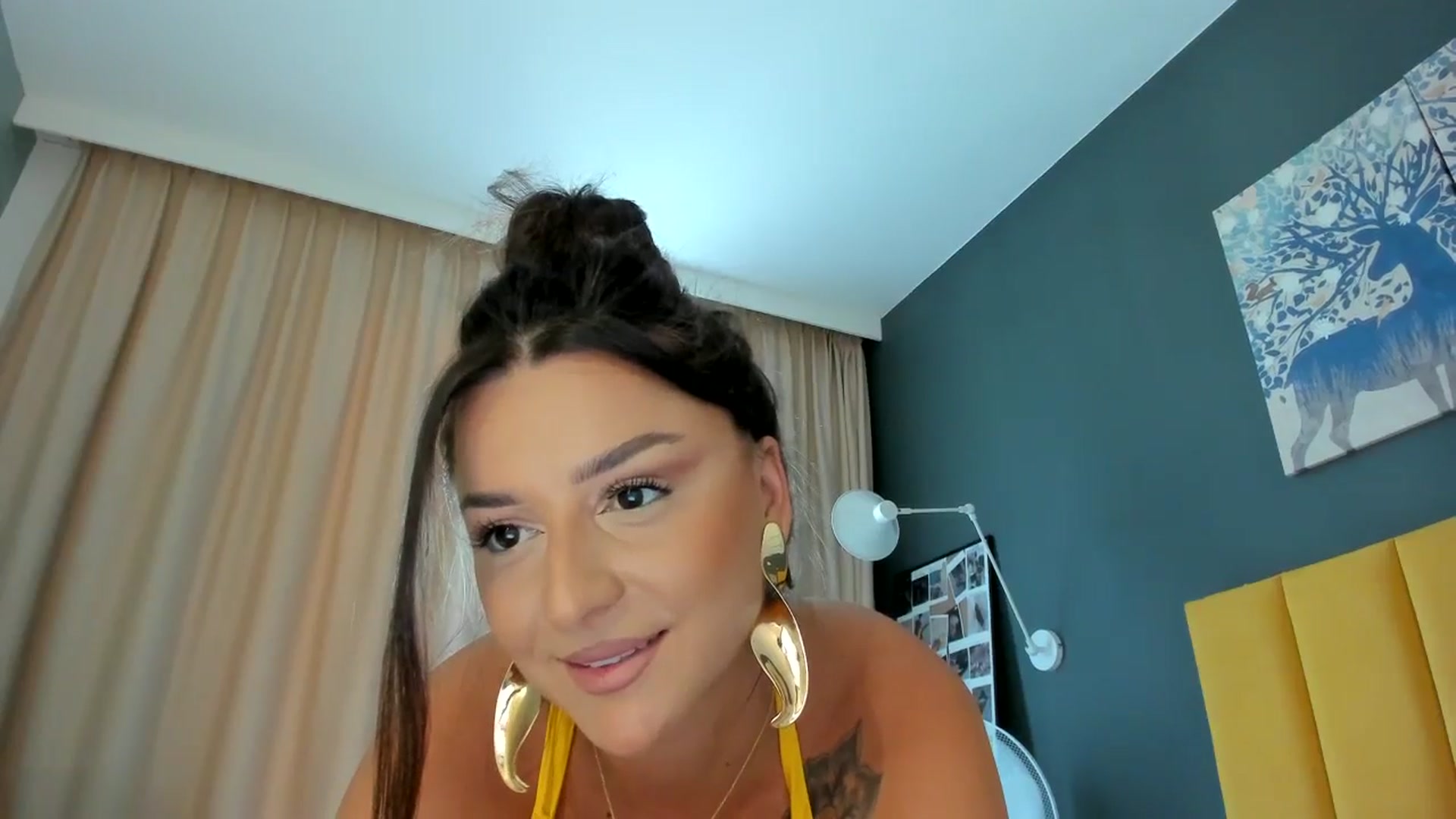 Gallery image thumbnail from Eve___'s myfreecams stream on, 09/01/2024, 13:41 image 13 of 20