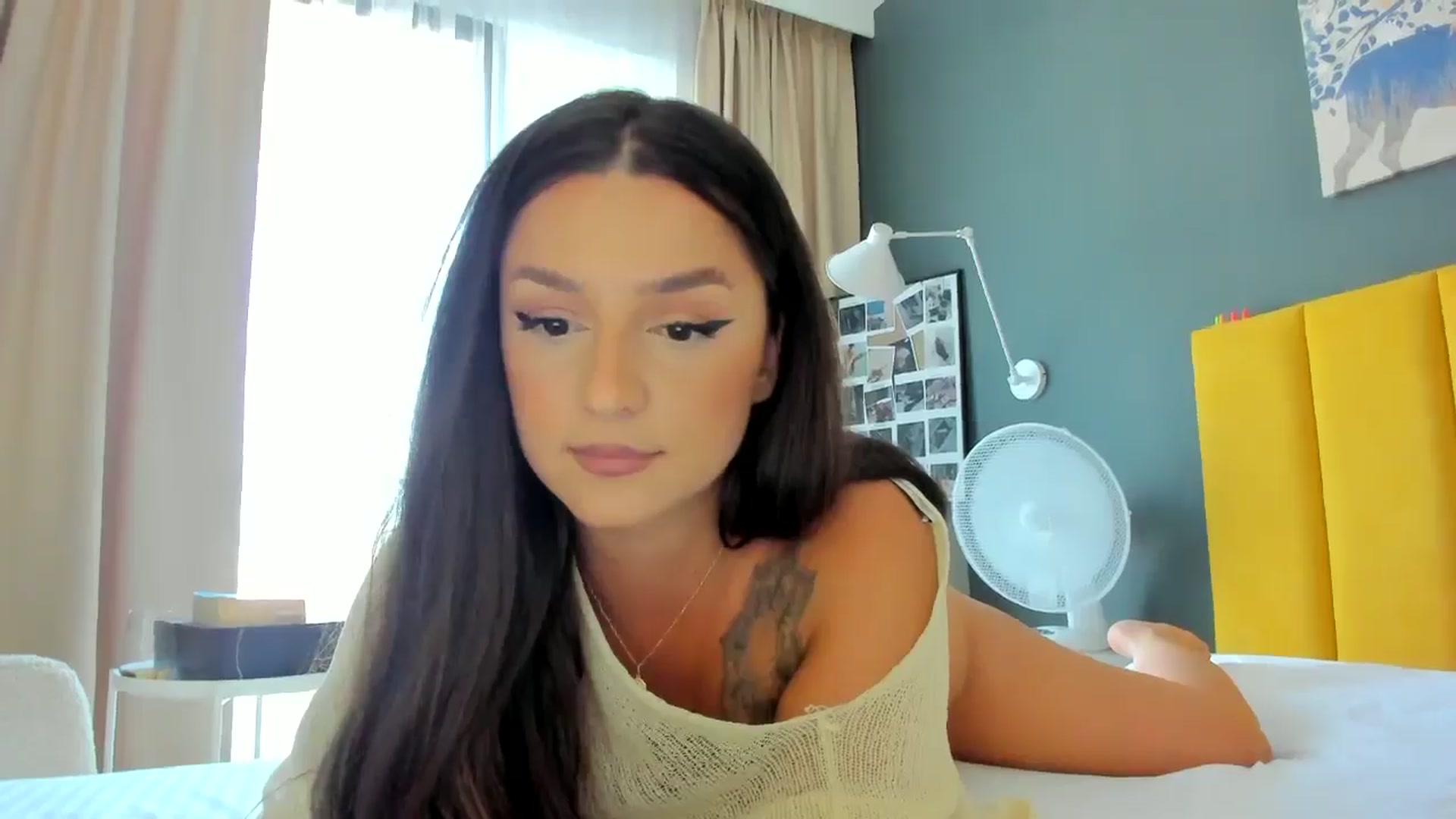 Gallery image thumbnail from Eve___'s myfreecams stream on, 09/05/2024, 15:05 image 16 of 20