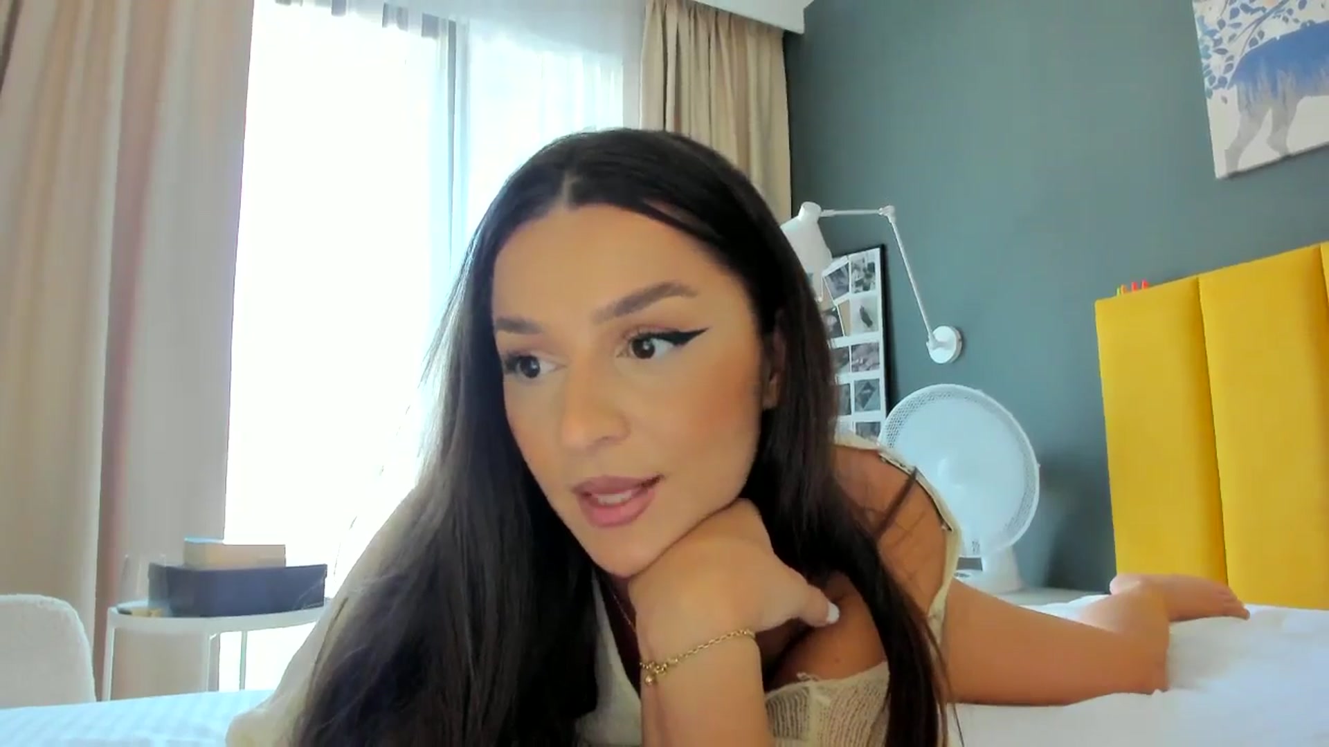 Gallery image thumbnail from Eve___'s myfreecams stream on, 09/05/2024, 15:05 image 17 of 20