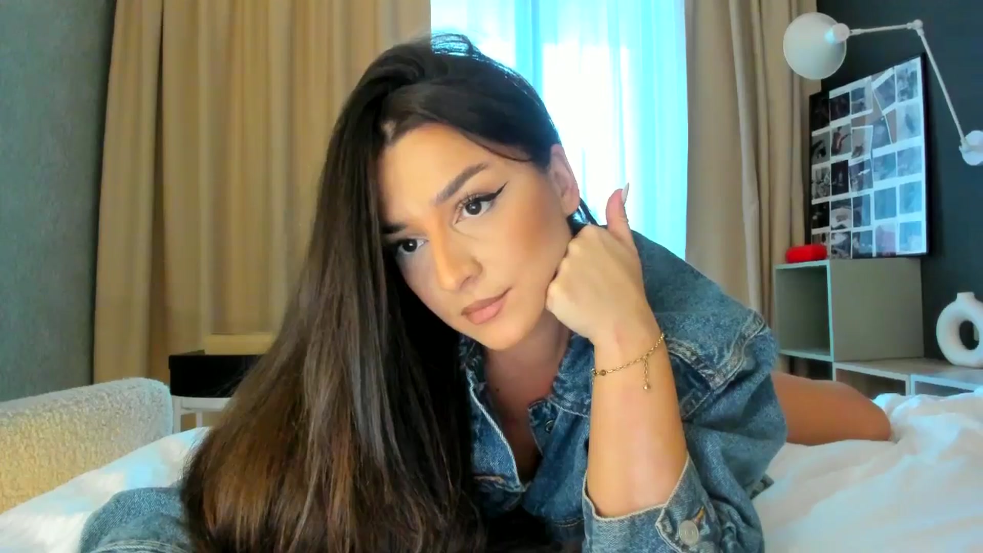 Gallery image thumbnail from Eve___'s myfreecams stream on, 11/01/2024, 14:59 image 16 of 20